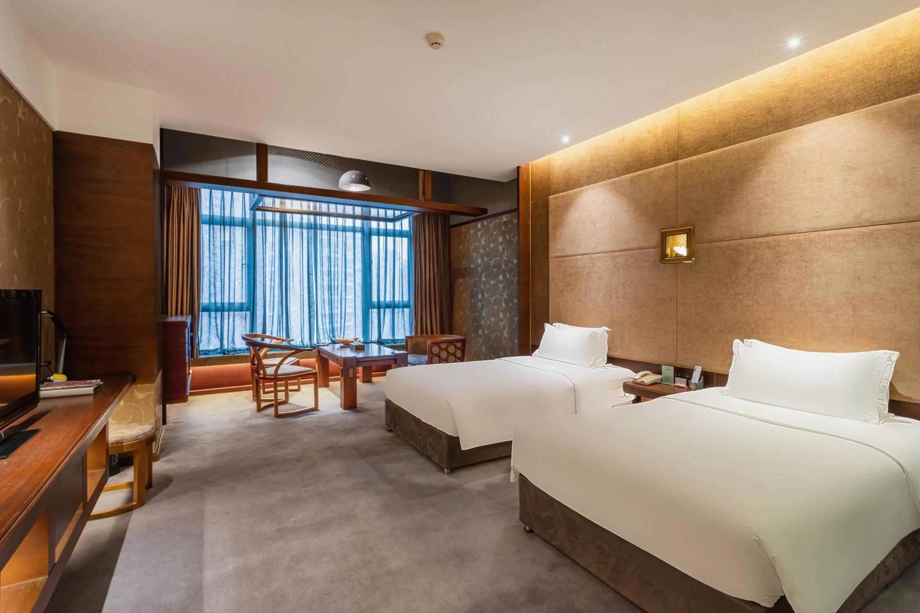 Bedroom, Bed in Chongqing Jiayu Emperor Hotel