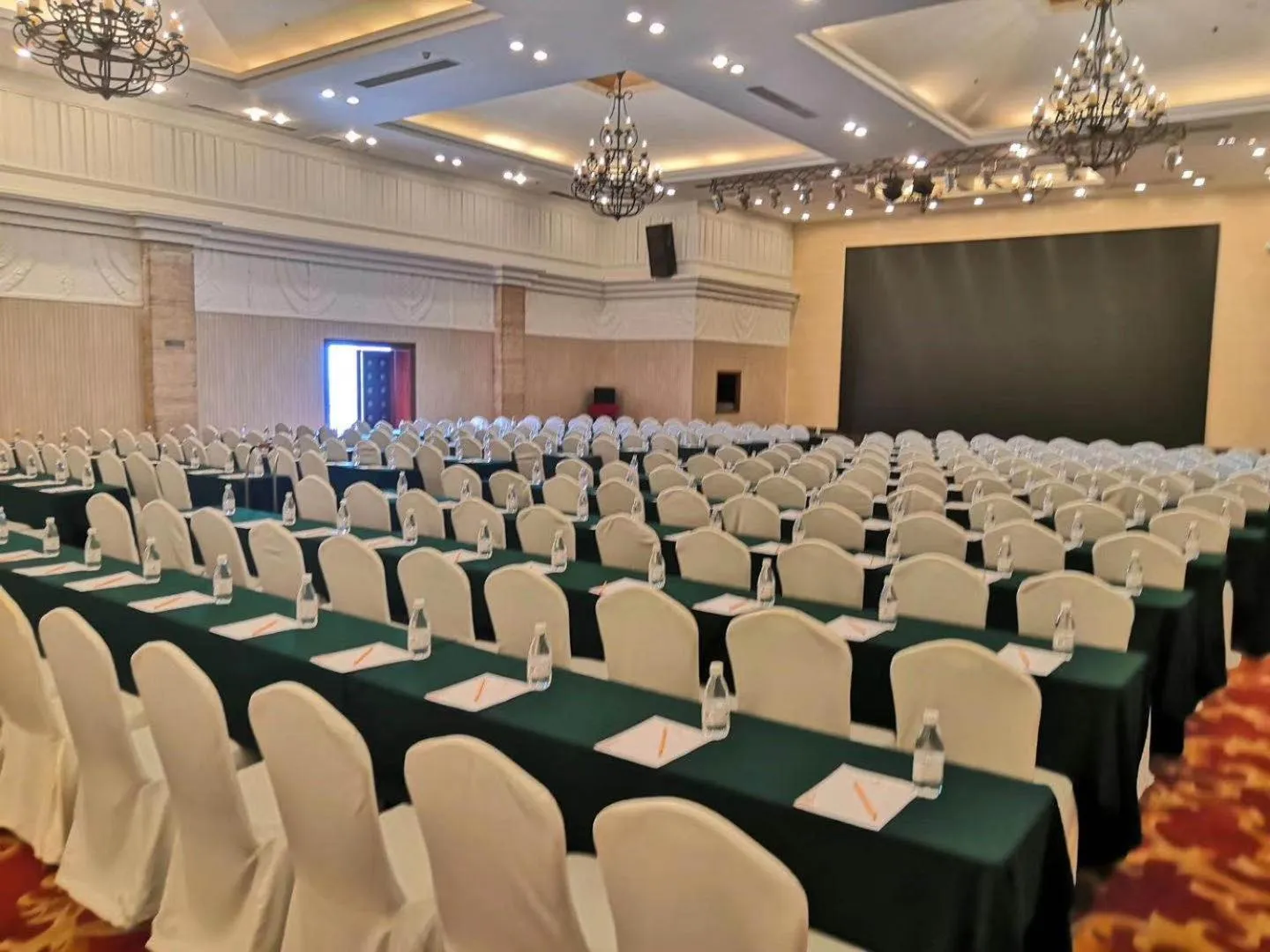 Meeting/conference room in Chongqing Jiayu Emperor Hotel