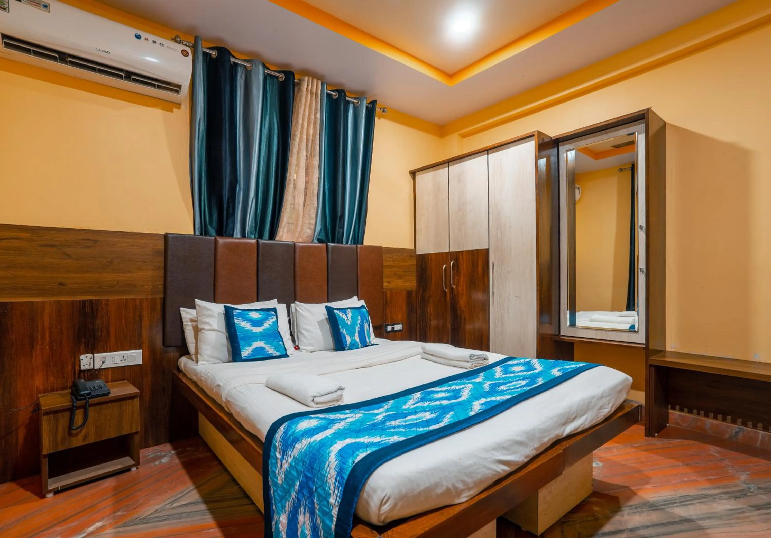 Photo of the whole room, Bed in Raj Samudra Hotel and Spa