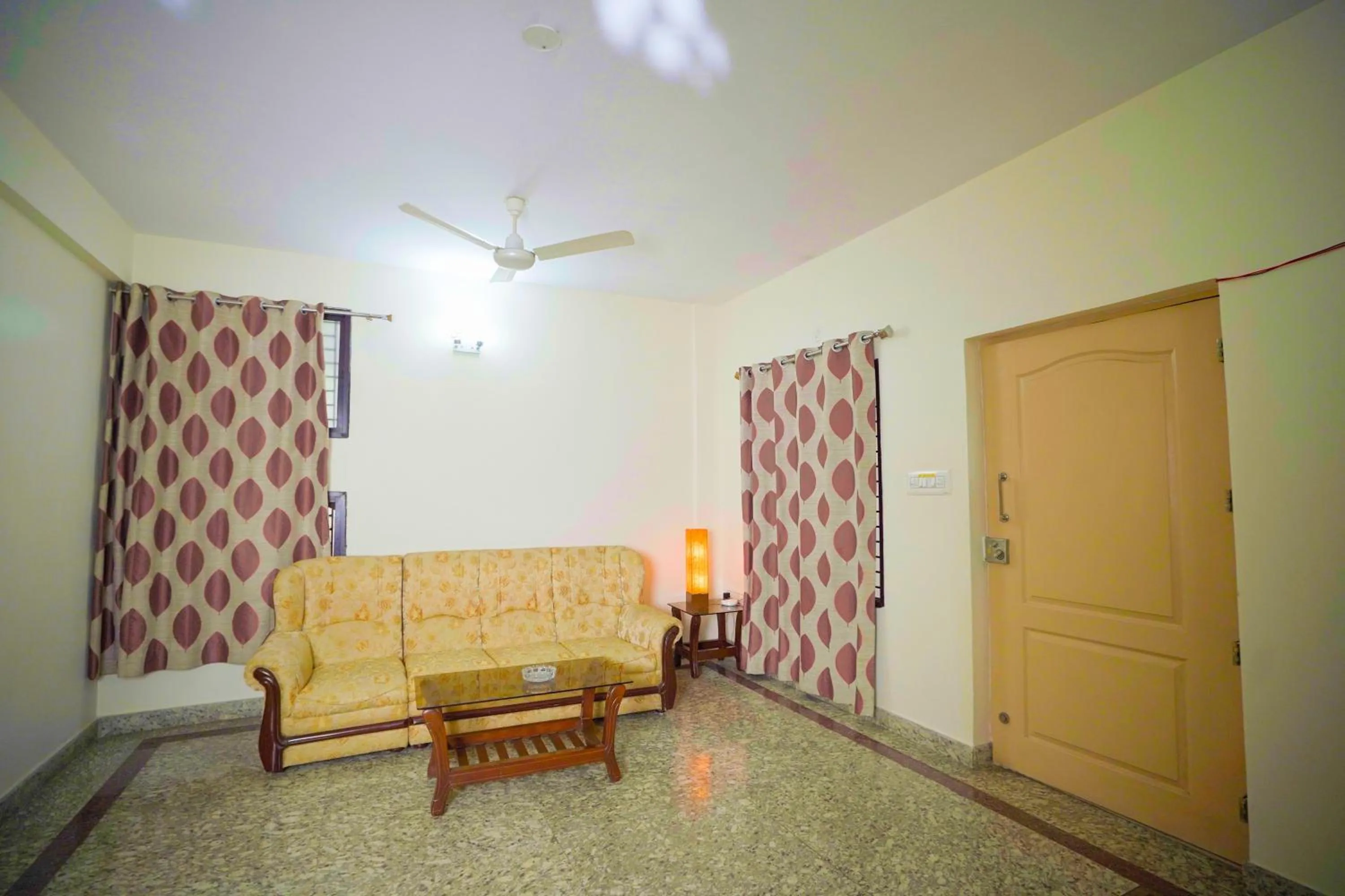 Living room in Mystic Felicity Inn