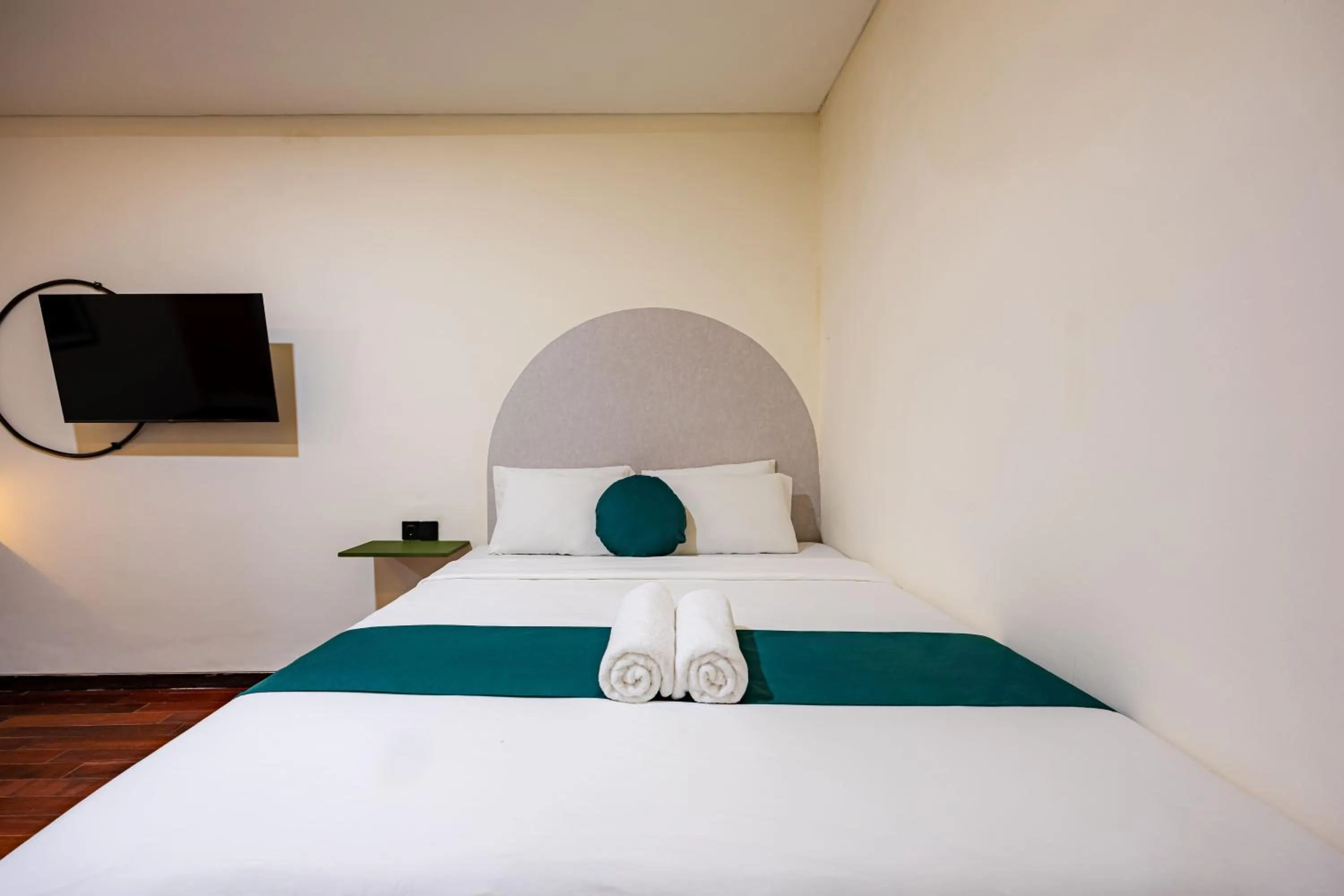 Bedroom, Bed in Cove The Cave