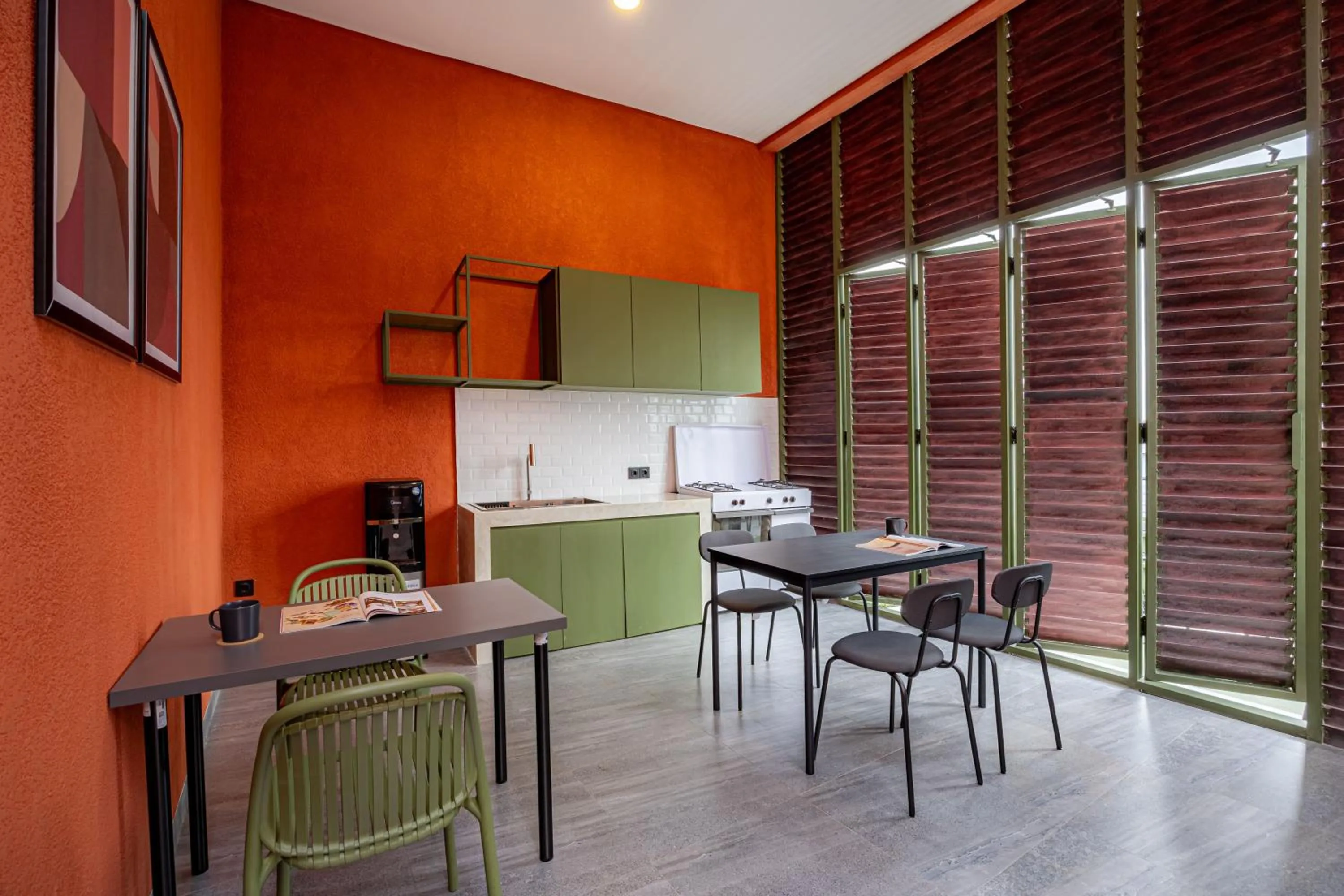 Dining area in Cove The Cave