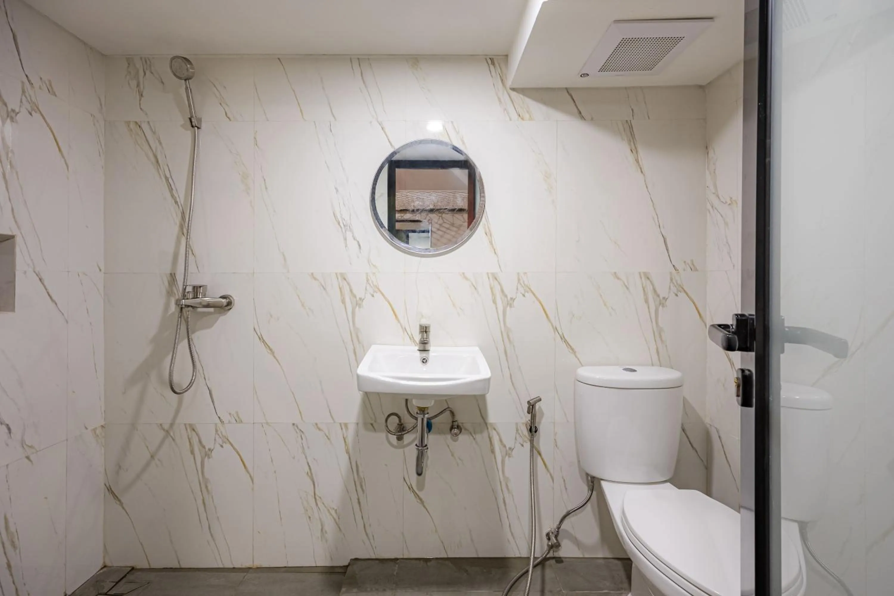 Bathroom in Cove The Cave