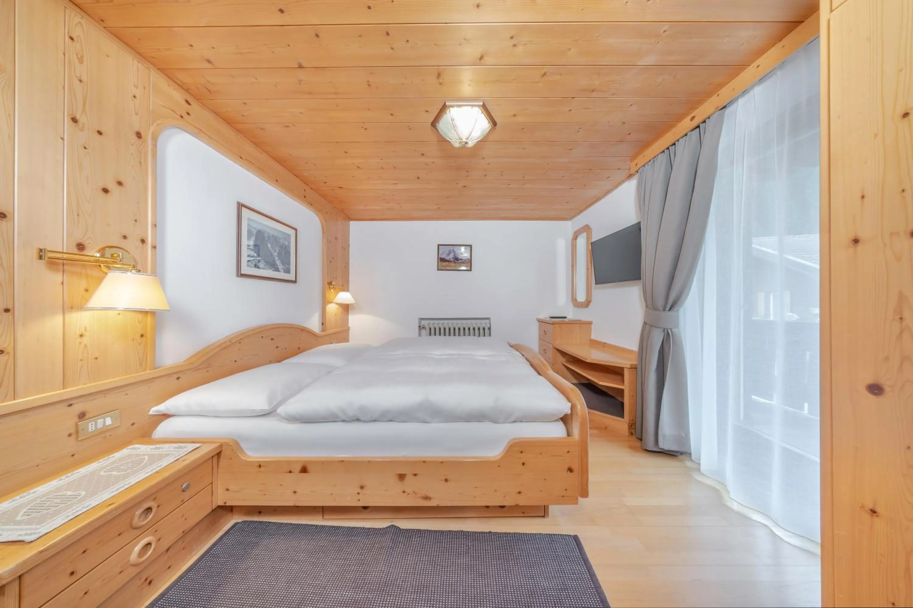 Photo of the whole room, Bed in Garni Tramans