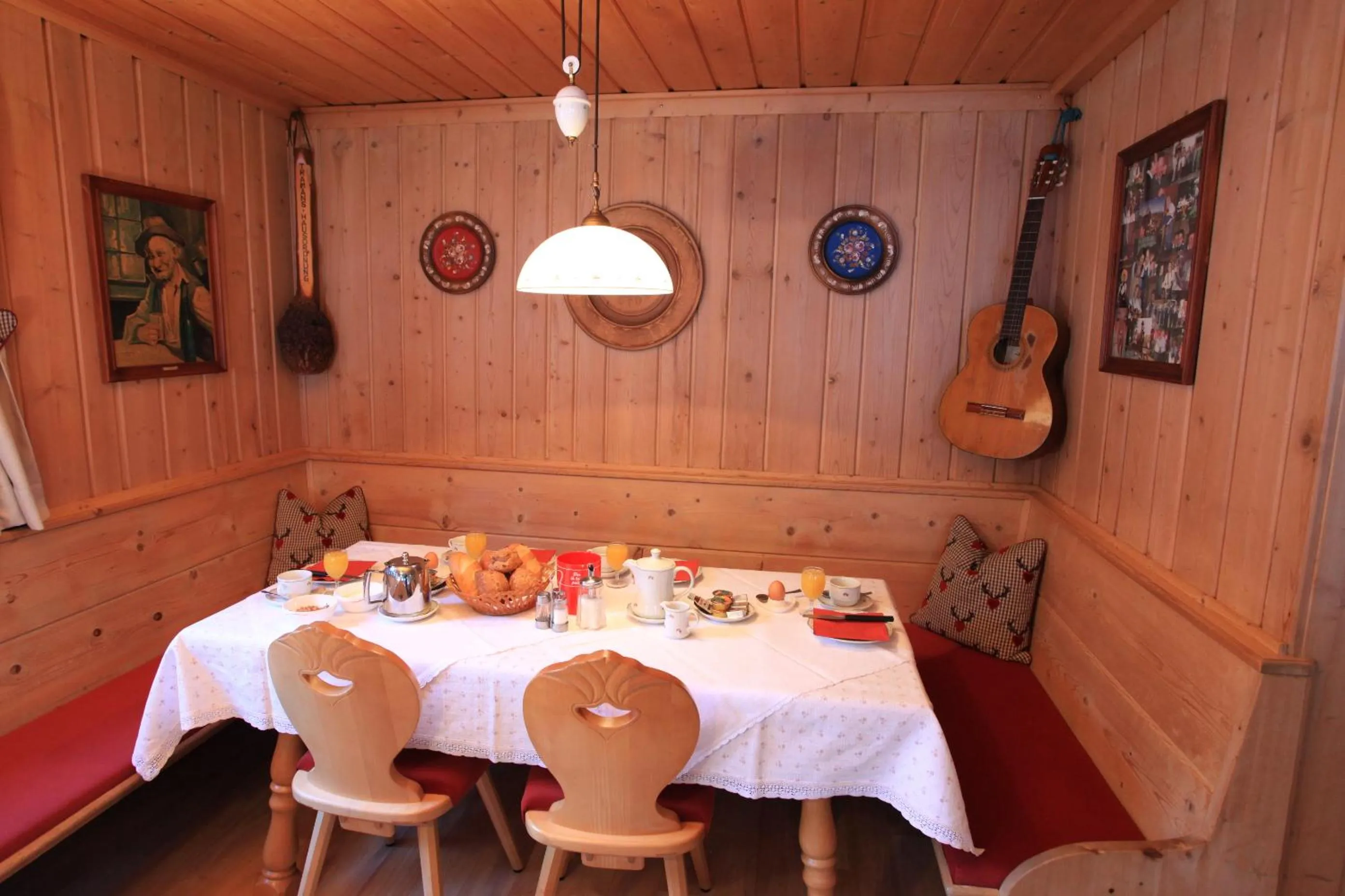 Dining area in Garni Tramans