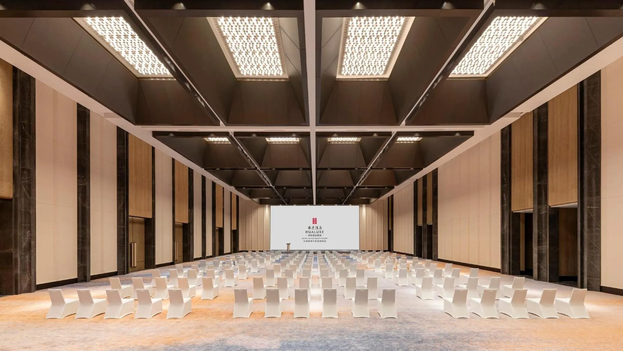 Banquet/Function facilities in HUALUXE Beihai Silver Beach Resort by IHG