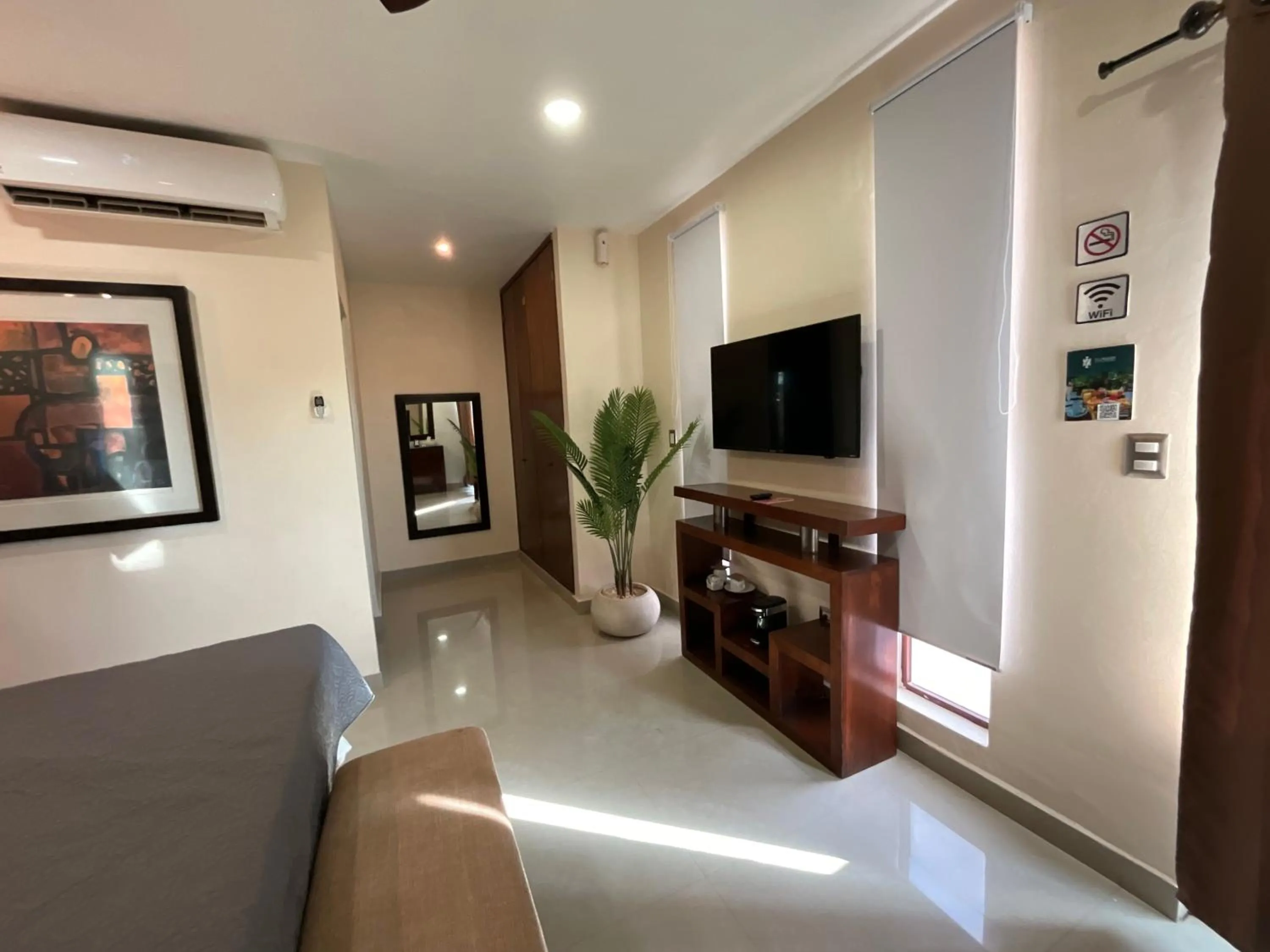 TV and multimedia in El Zaguán Colonial by GuruHotel