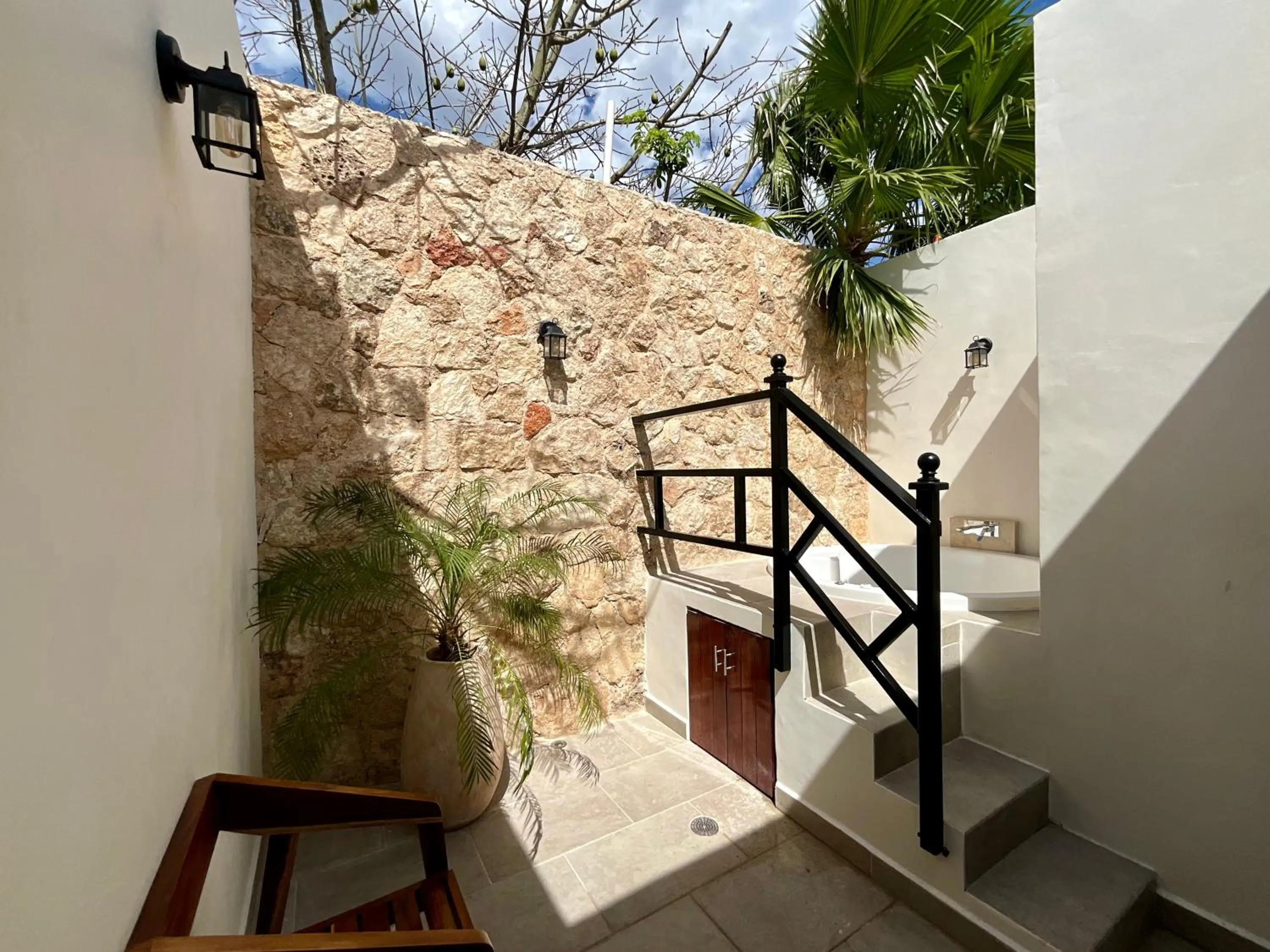Hot Tub in El Zaguán Colonial by GuruHotel