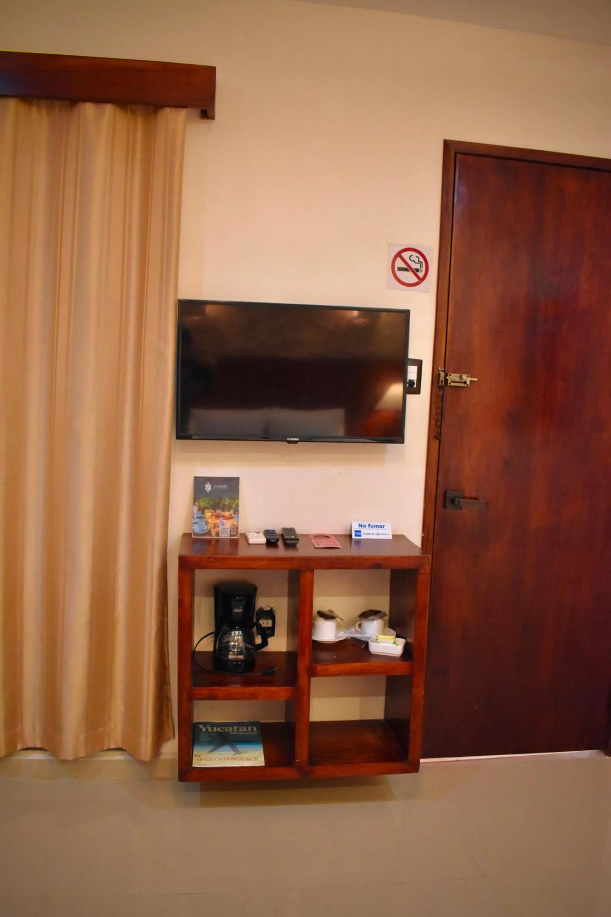 TV and multimedia in El Zaguán Colonial by GuruHotel