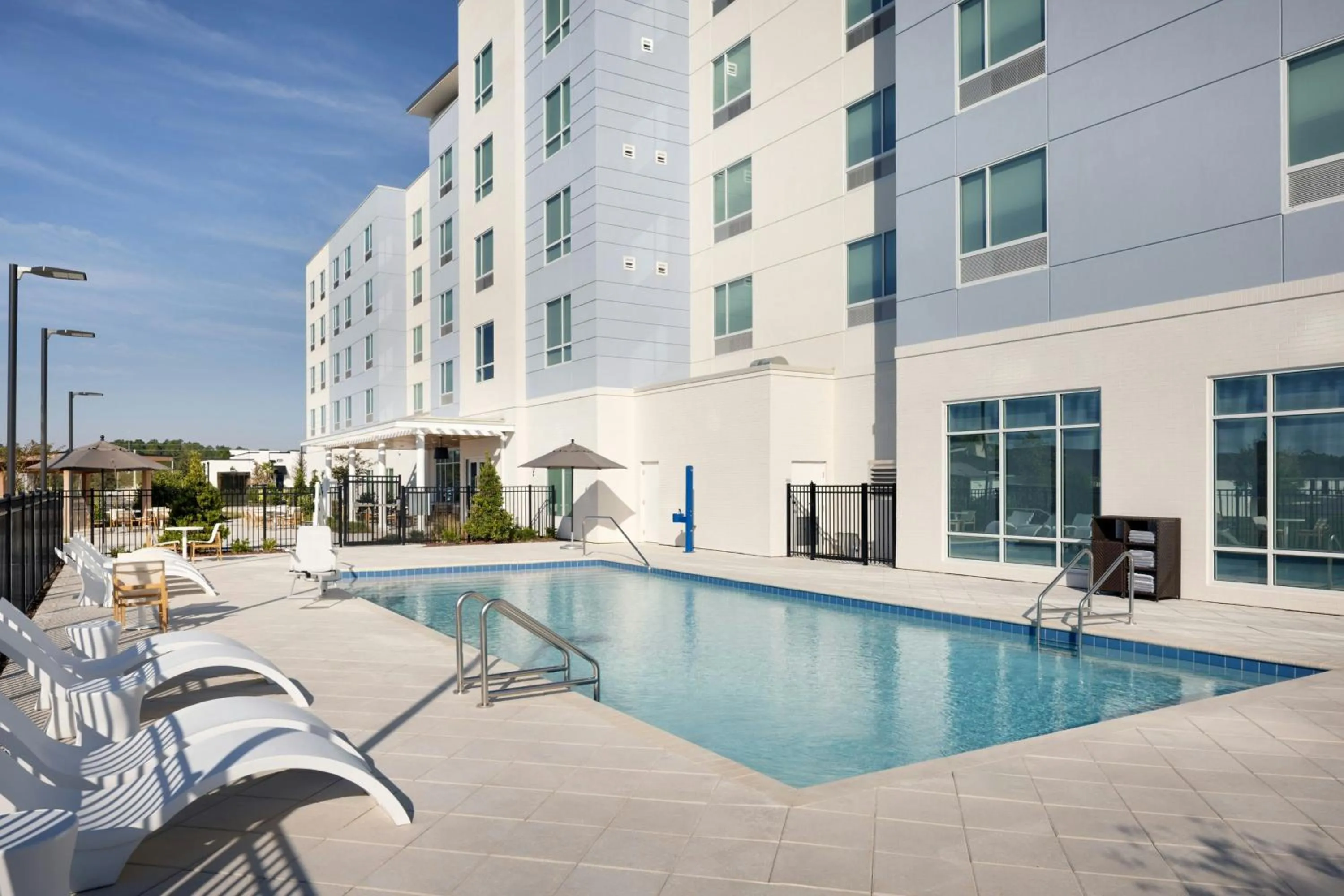 Swimming pool in TownePlace Suites by Marriott Middleburg