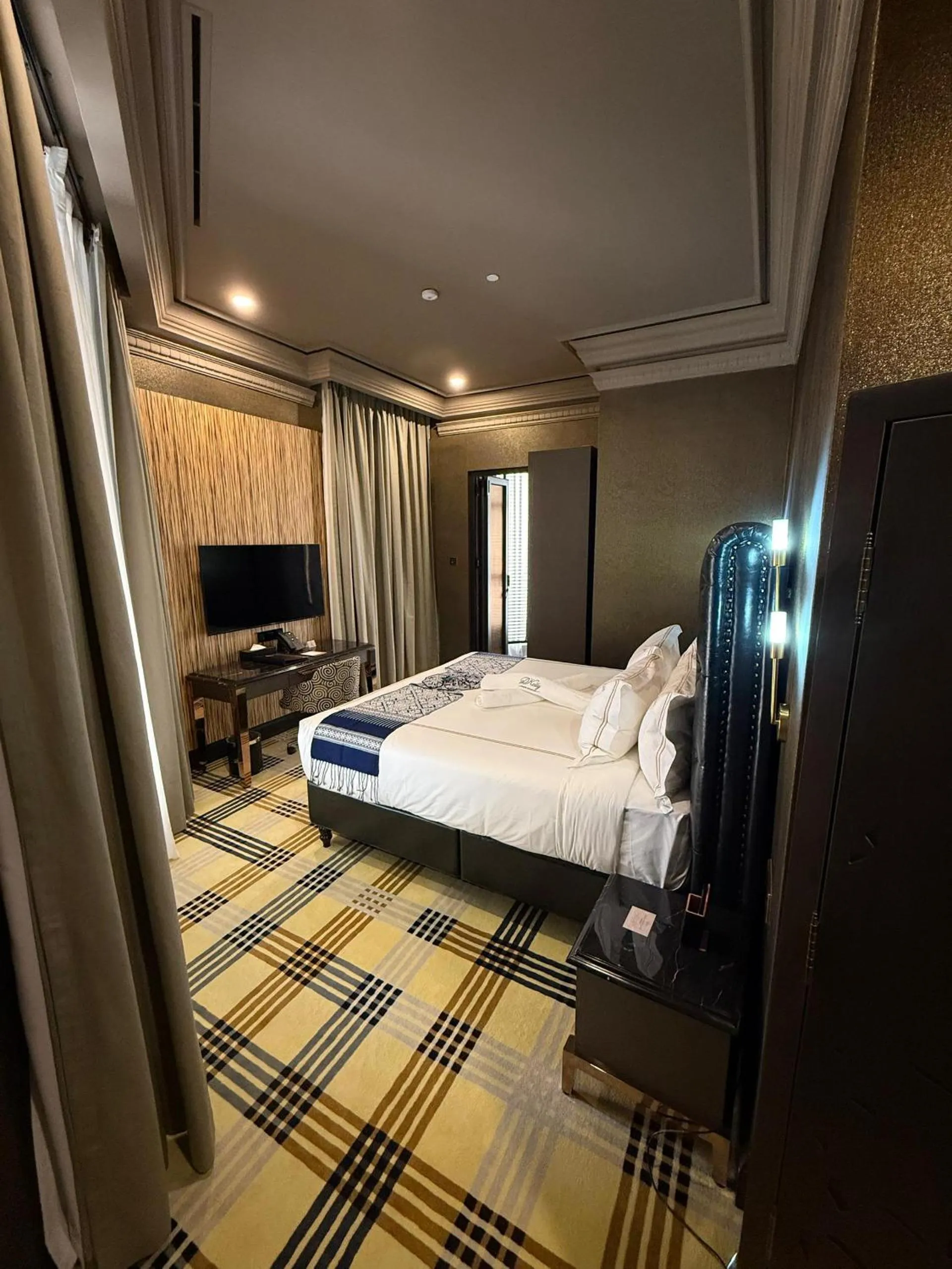 Bedroom, Bed in 1969 D'Kelly Hotel