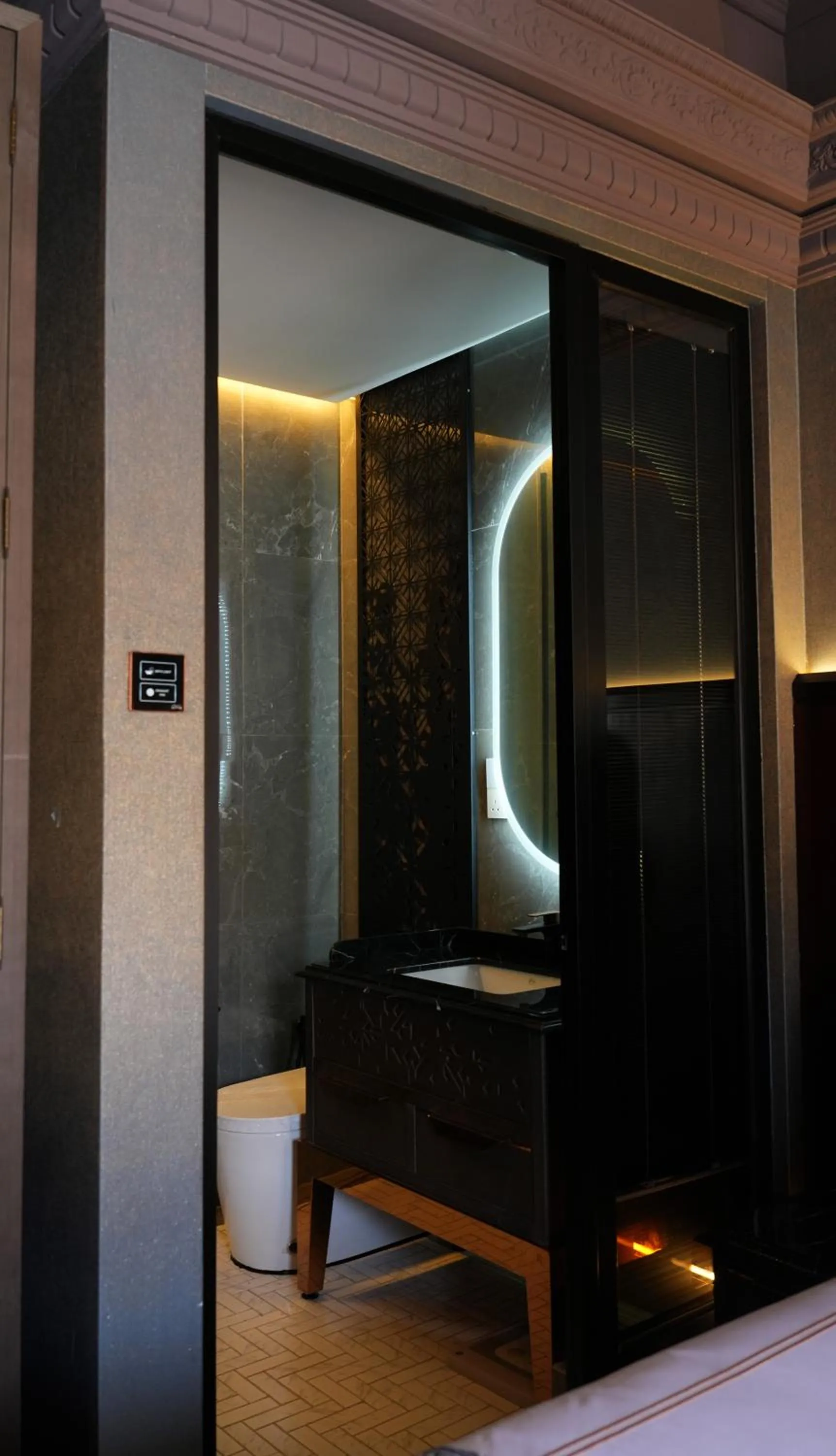 Toilet in 1969 D'Kelly Hotel