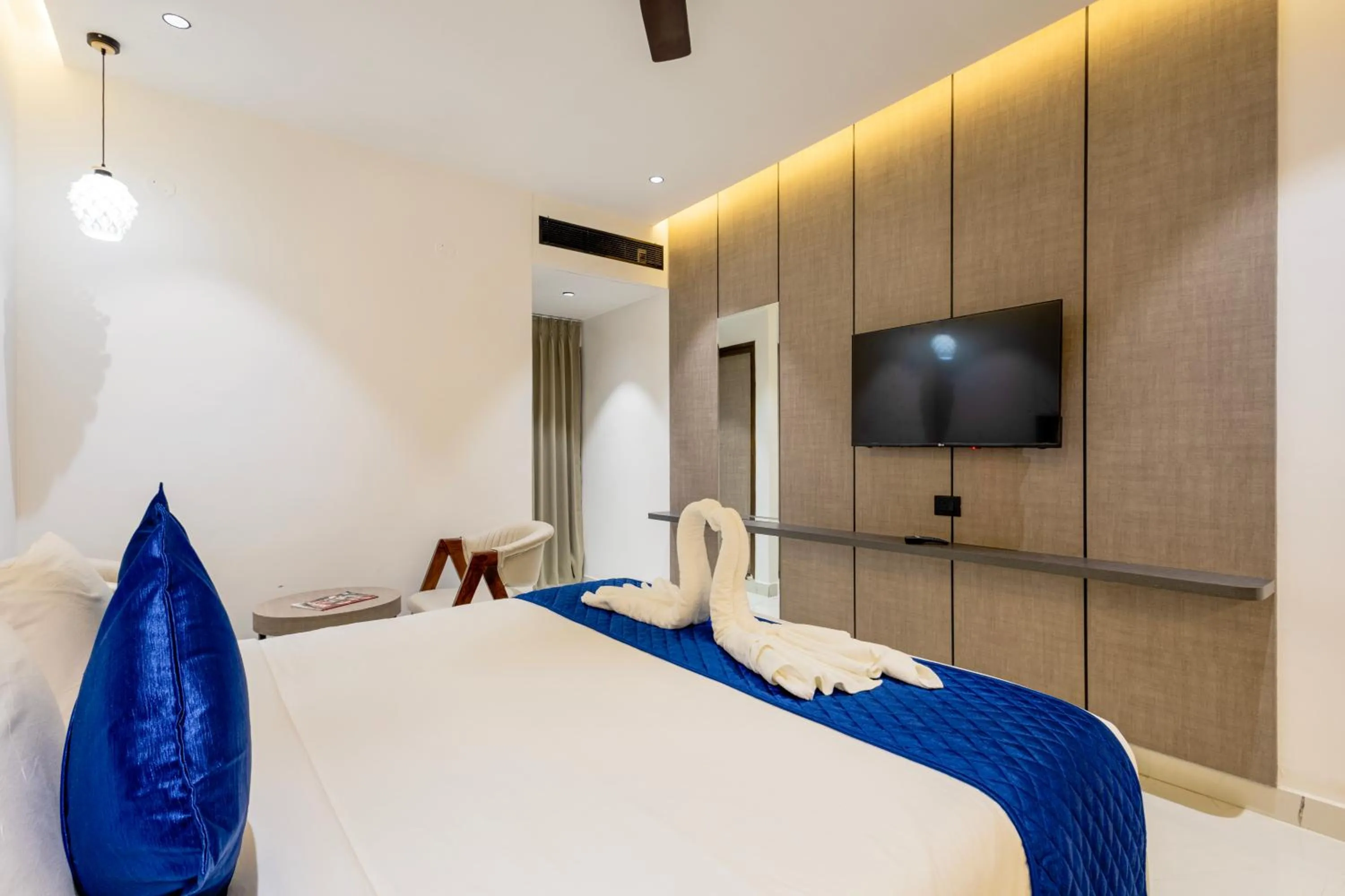 Bed in ECKO La Maniere Business Hotels