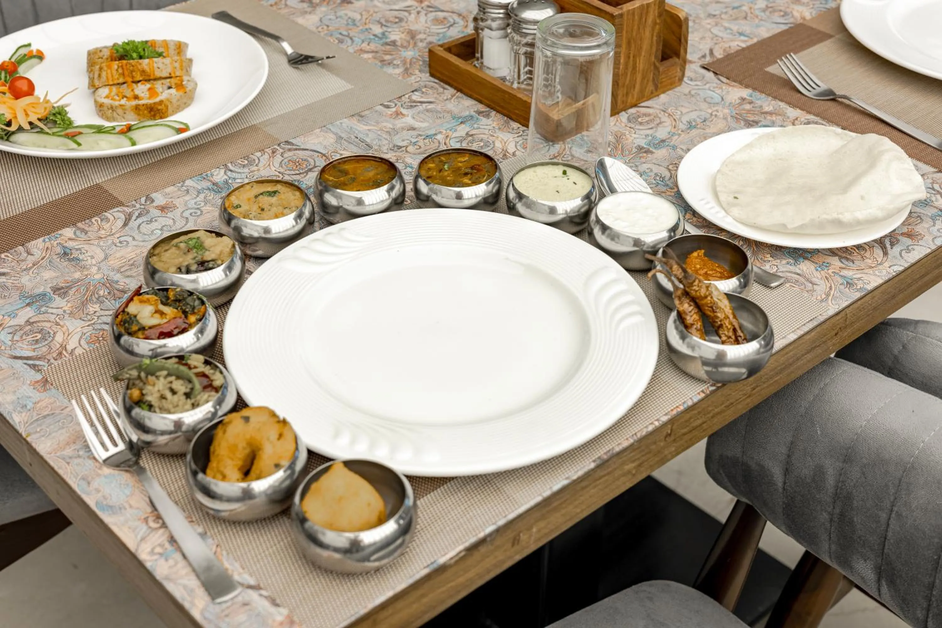 Restaurant/places to eat in ECKO La Maniere Business Hotels