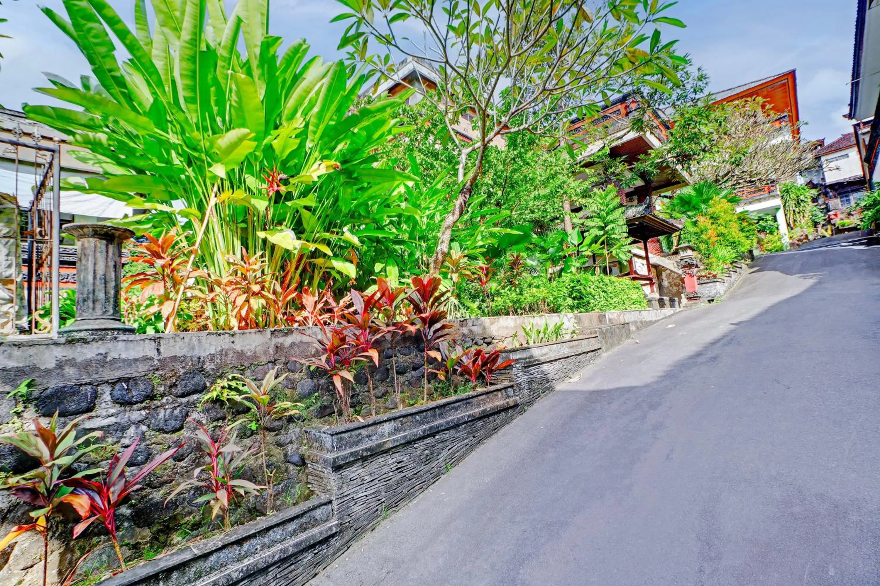 Lobby or reception in Collection O Bali near Terminal Ubung formerly Batukaru Garden Hotel