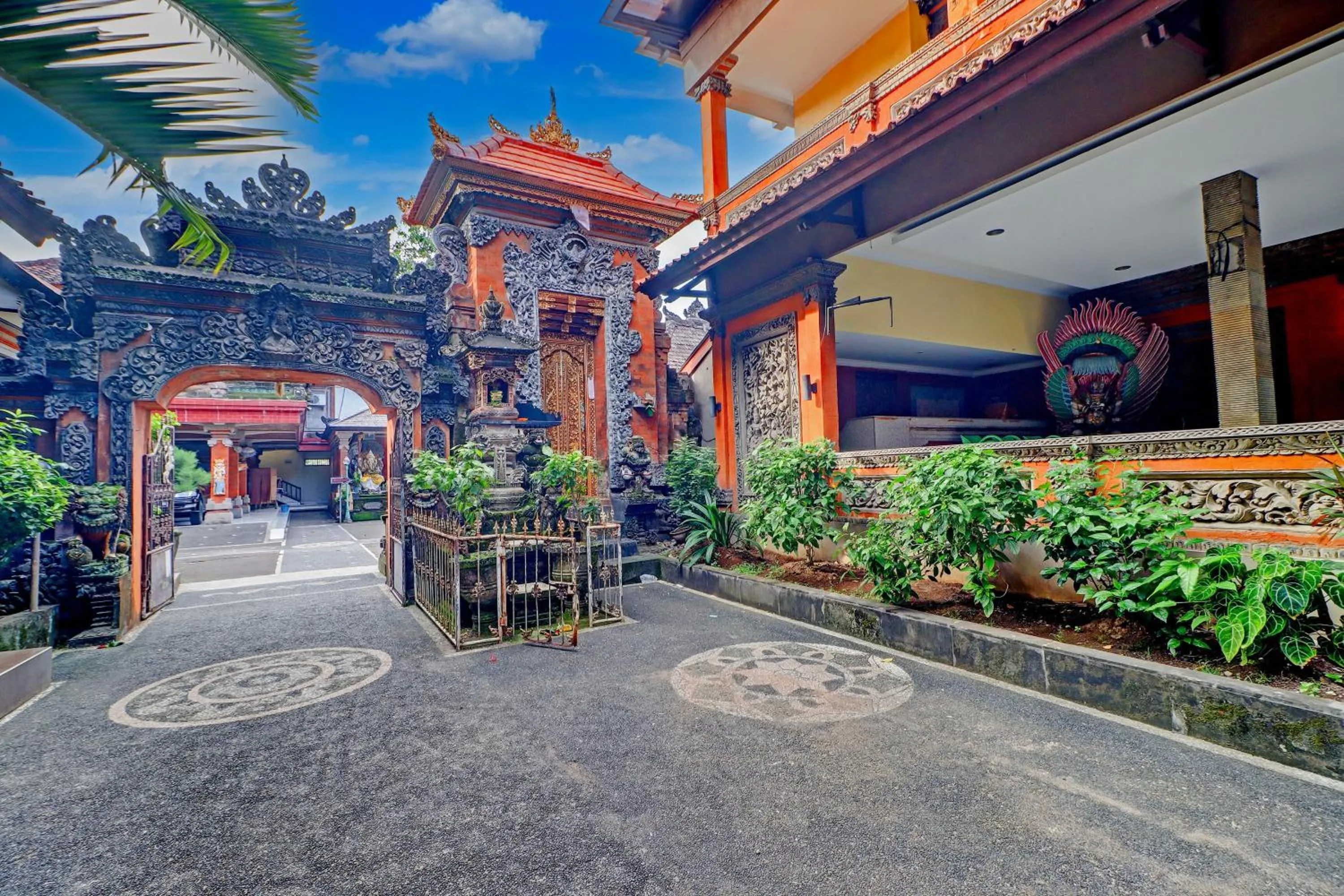 Lobby or reception in Collection O Bali near Terminal Ubung formerly Batukaru Garden Hotel
