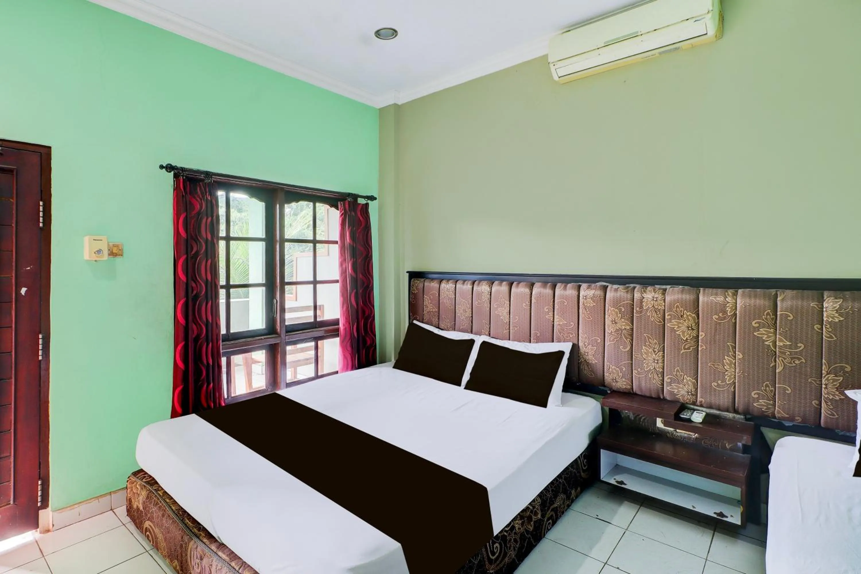 Bedroom, Bed in Collection O Bali near Terminal Ubung formerly Batukaru Garden Hotel