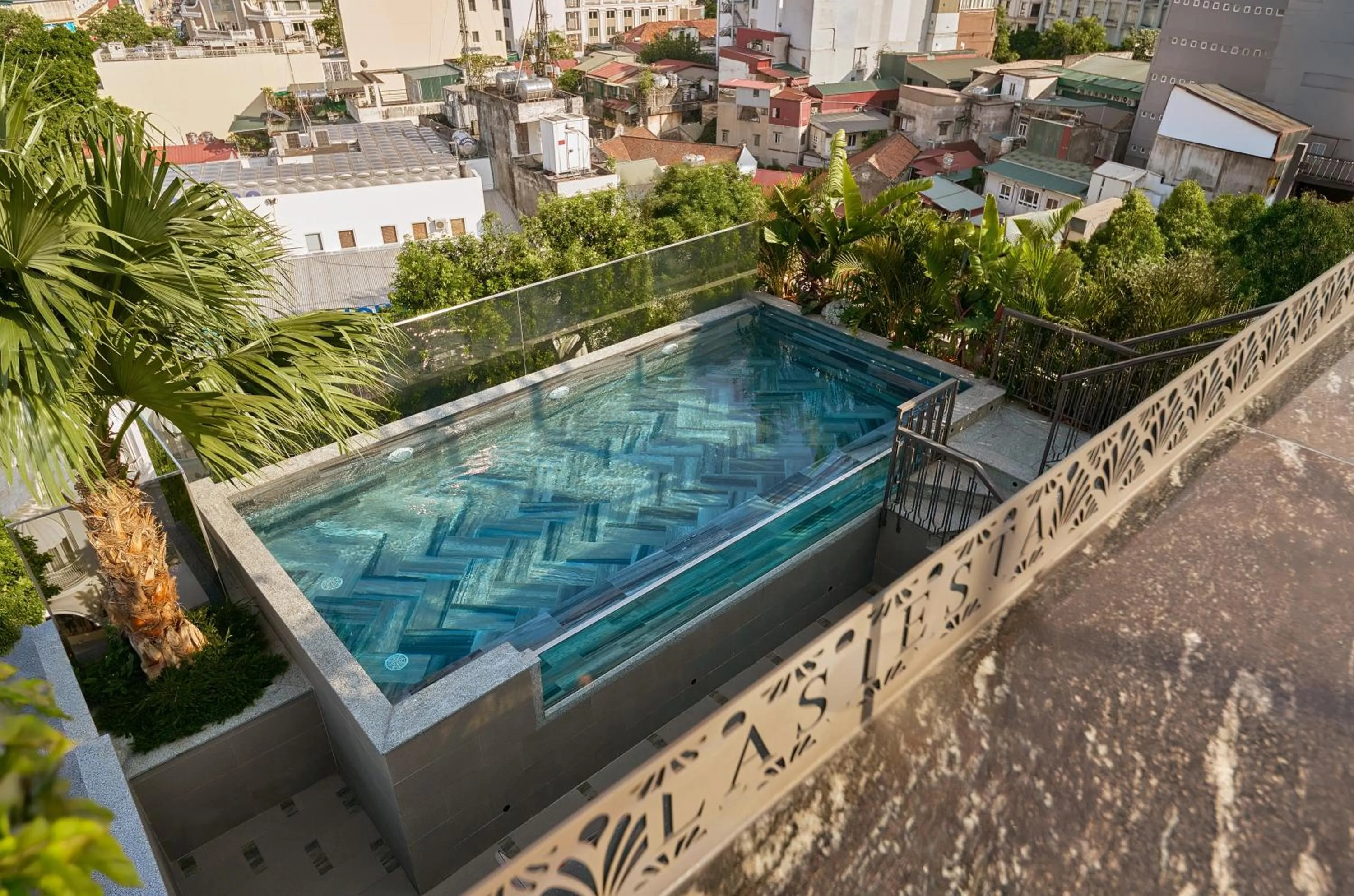 Swimming pool in La Siesta Premium Lakeside