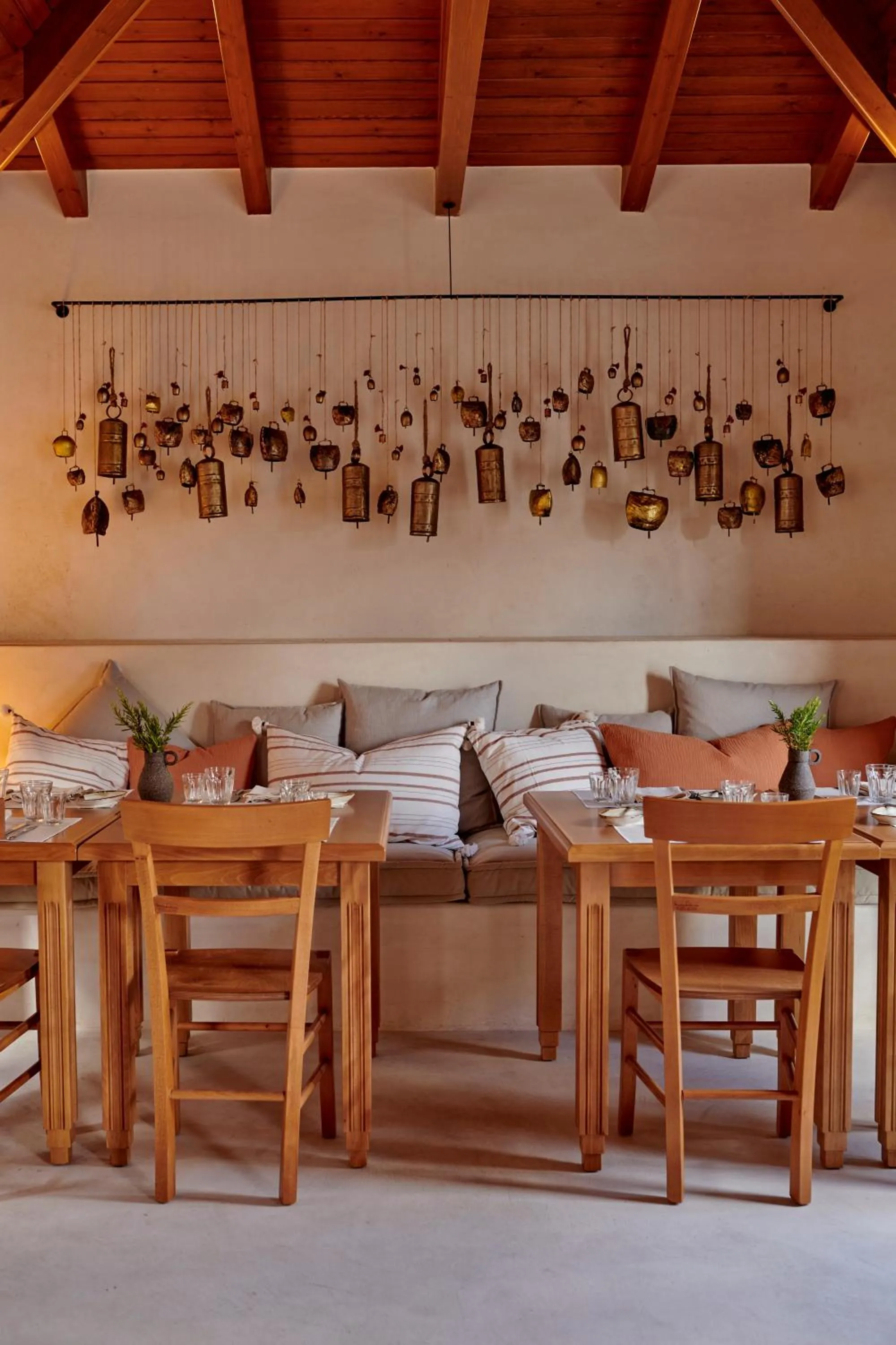 Restaurant/places to eat in Village Heights Resort