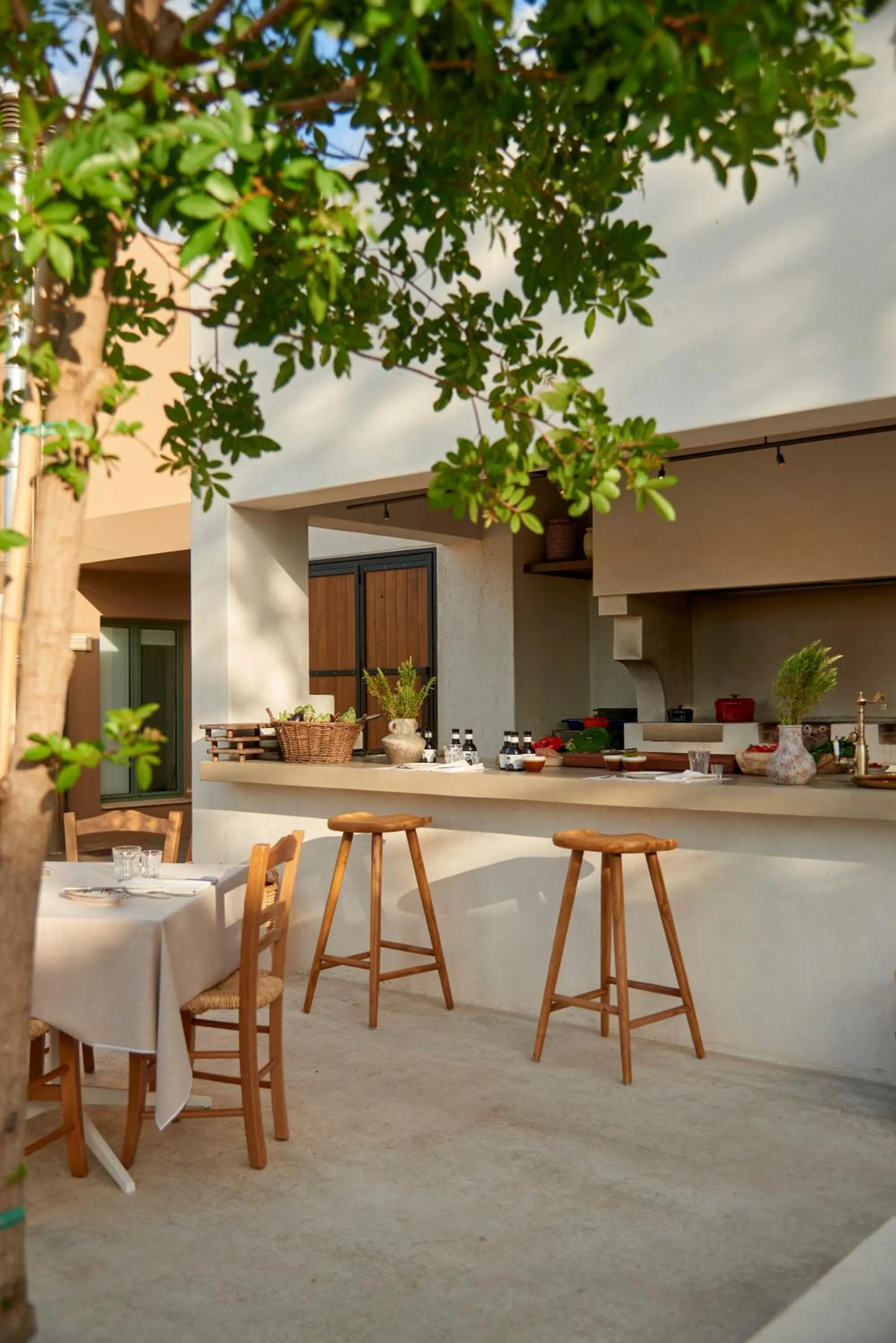 Restaurant/places to eat in Village Heights Resort