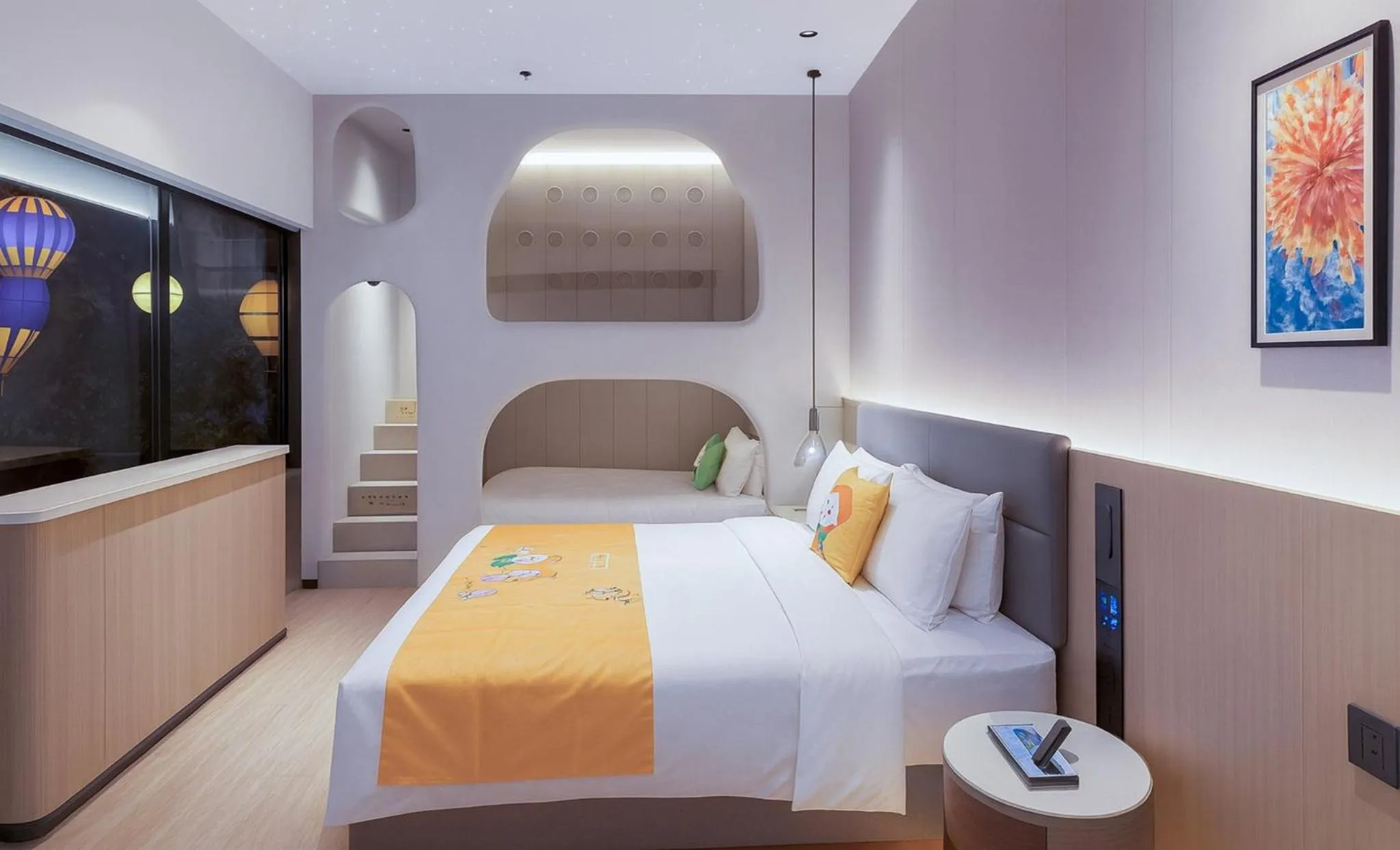 Photo of the whole room, Bed in Holiday Inn Express Shanghai on The Bund by IHG