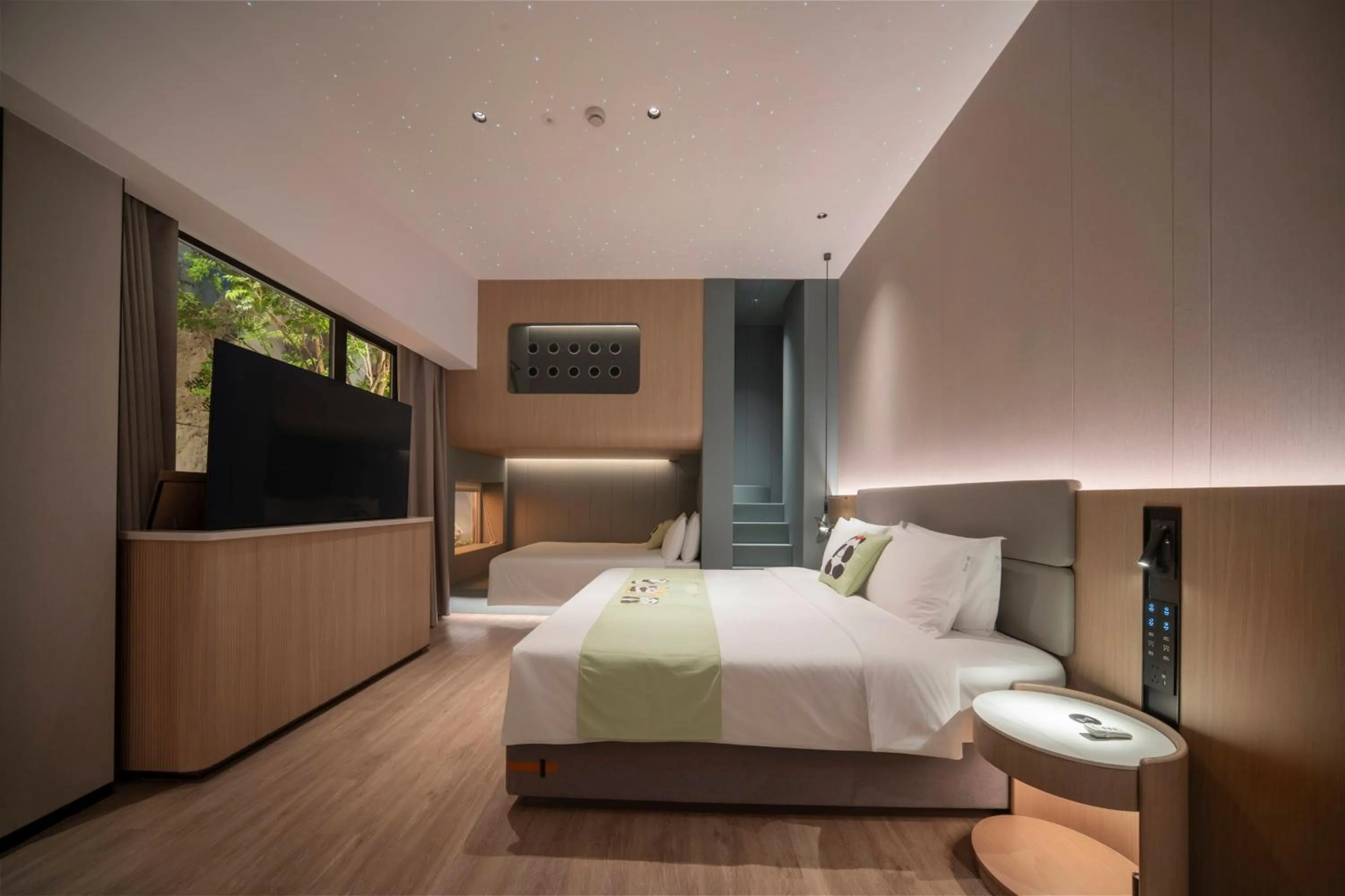 Photo of the whole room, Bed in Holiday Inn Express Shanghai on The Bund by IHG