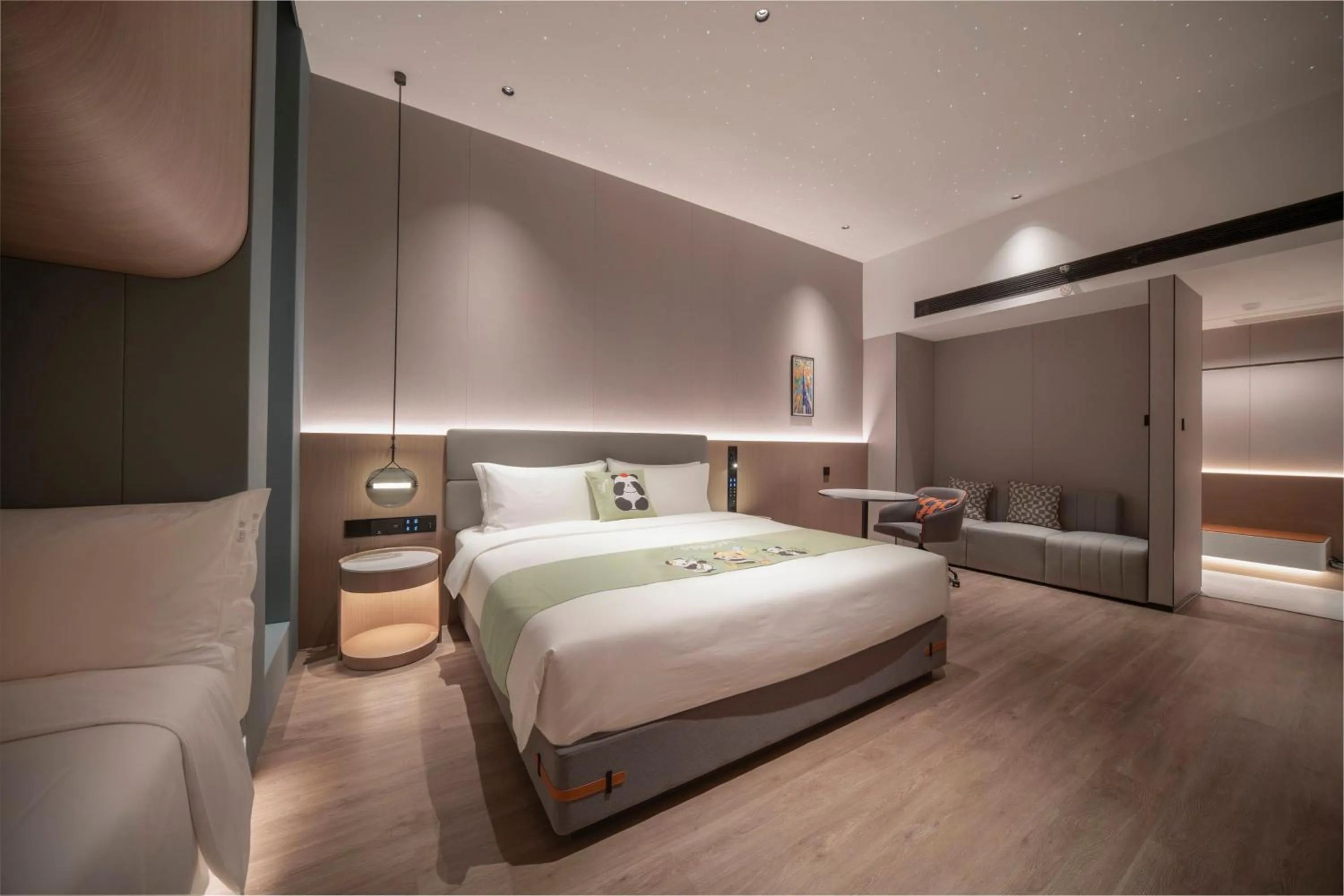 Photo of the whole room, Bed in Holiday Inn Express Shanghai on The Bund by IHG