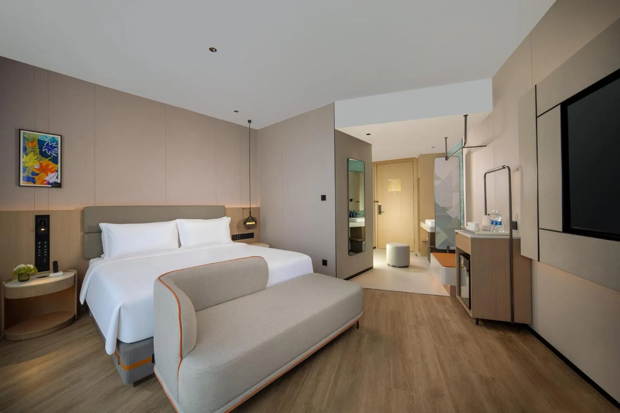Photo of the whole room, Bed in Holiday Inn Express Shanghai on The Bund by IHG