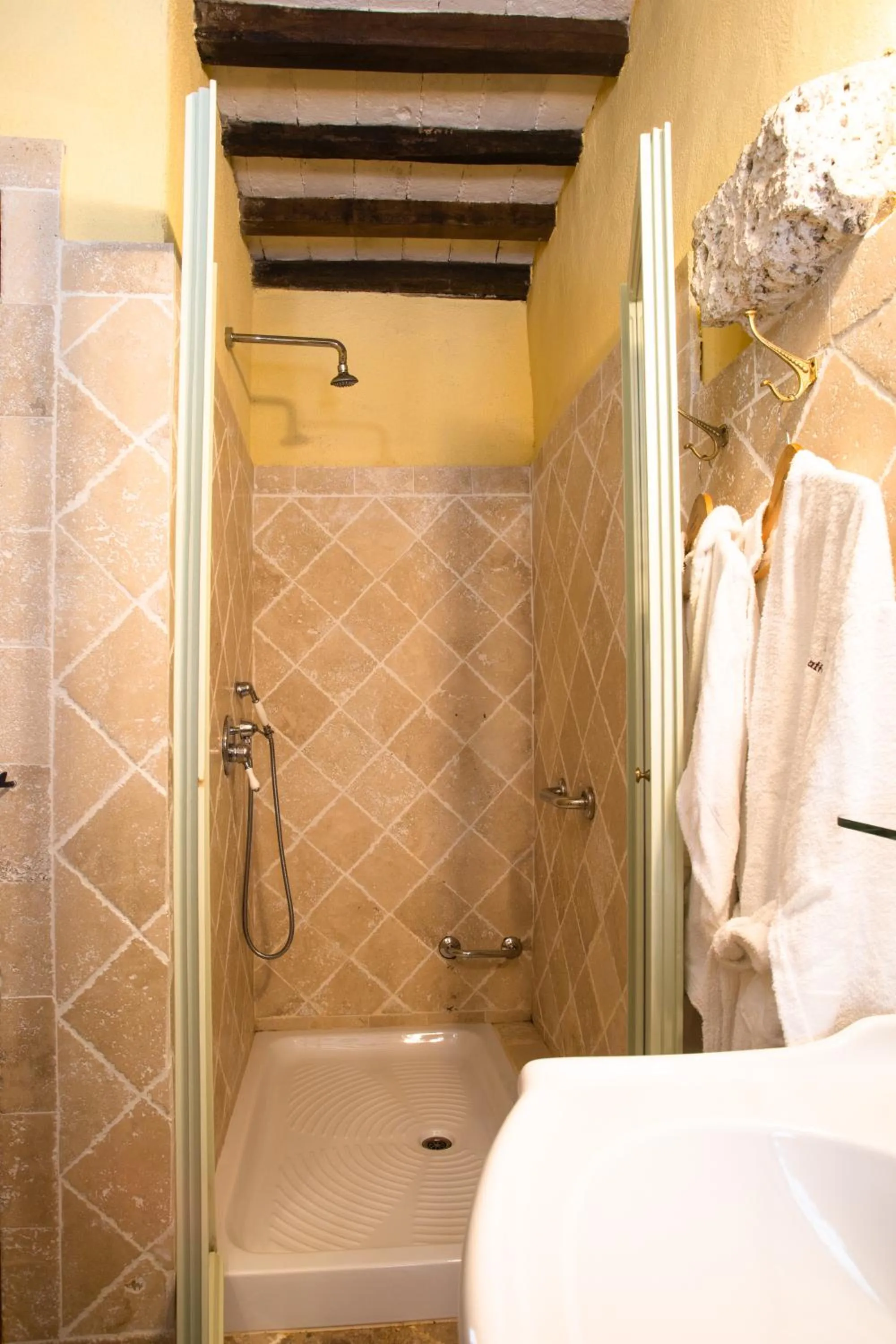 Shower in Borgo Laticastelli