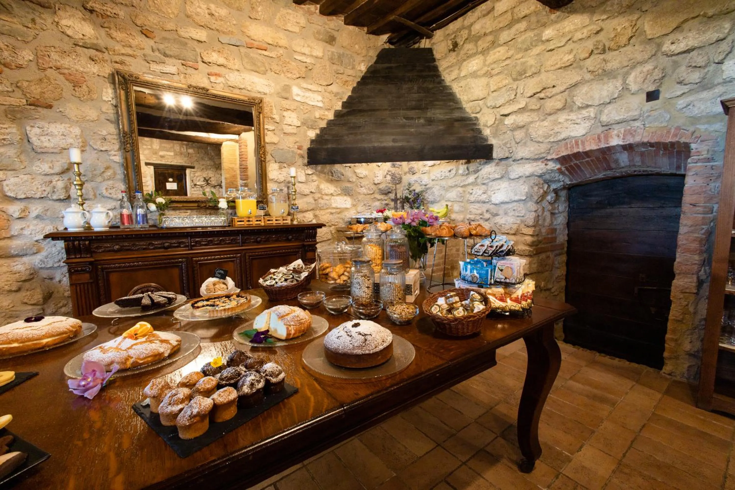 Continental breakfast in Borgo Laticastelli