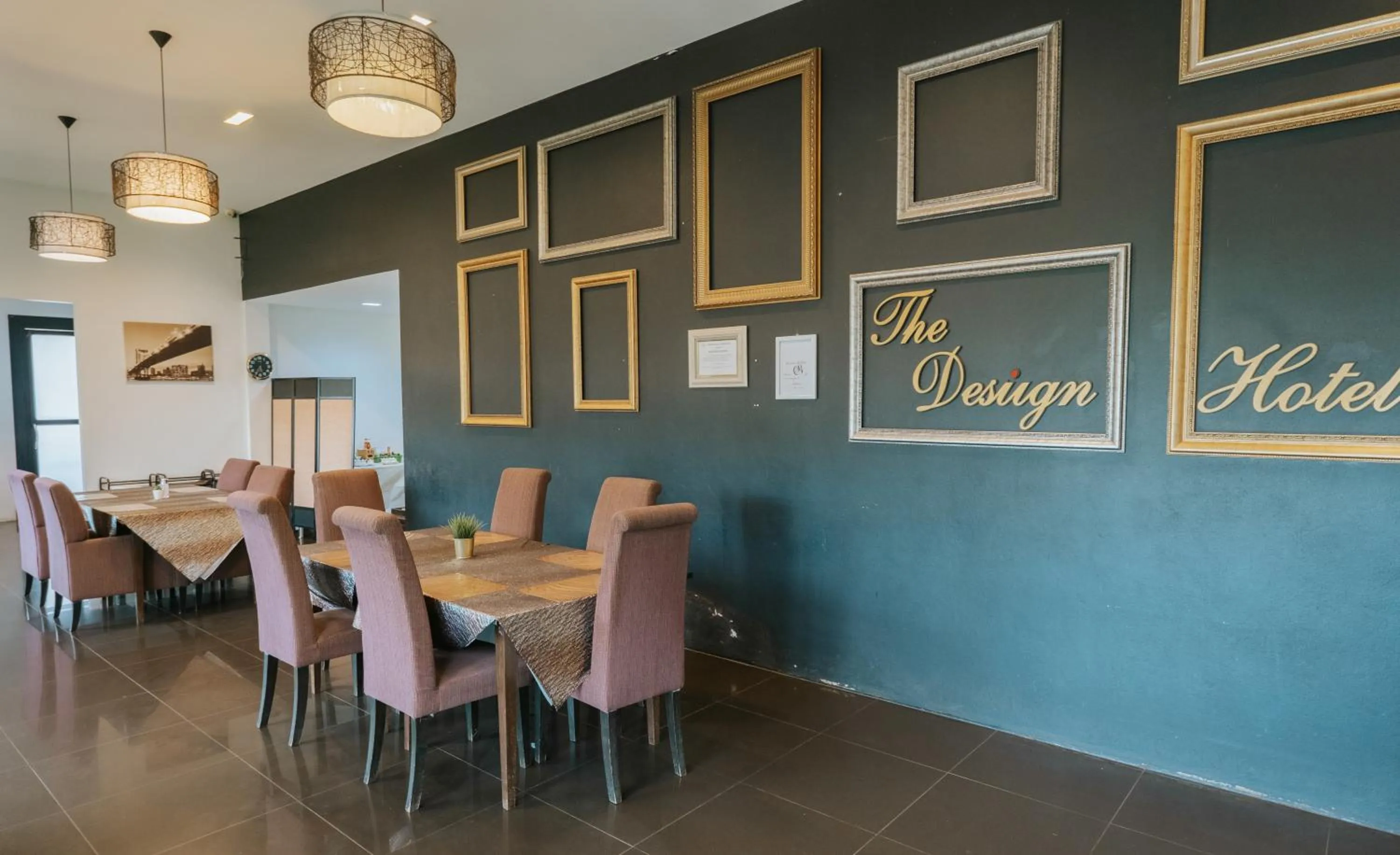 Restaurant/places to eat in The Desiign Hotel - SHA