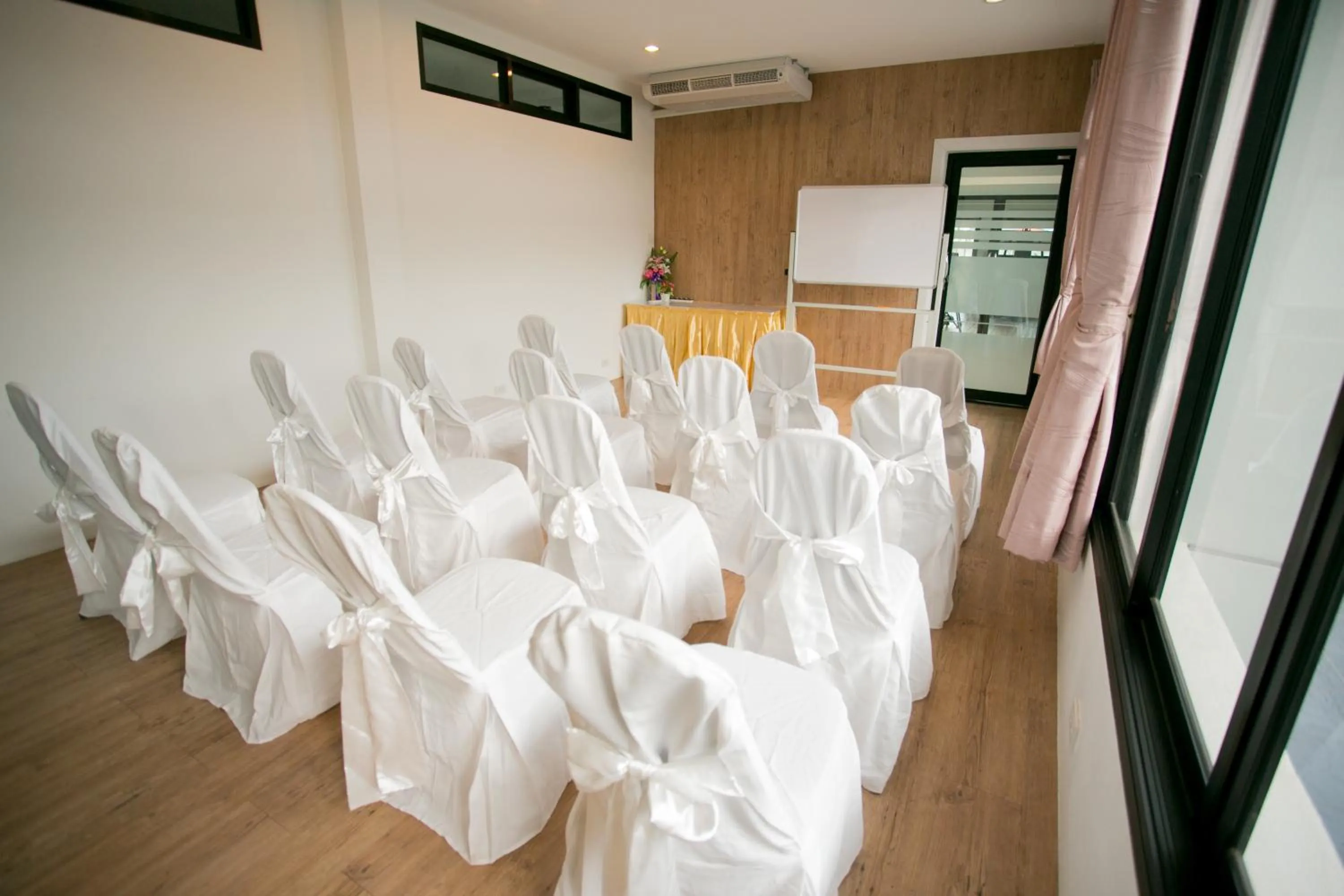 Meeting/conference room in The Desiign Hotel - SHA