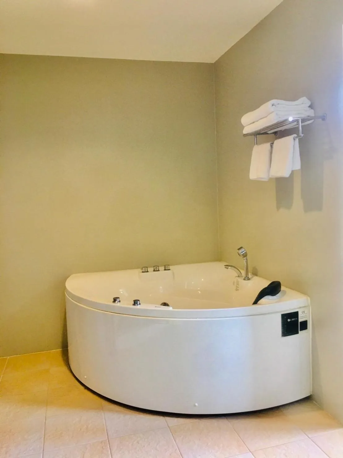 Bath in The Desiign Hotel - SHA