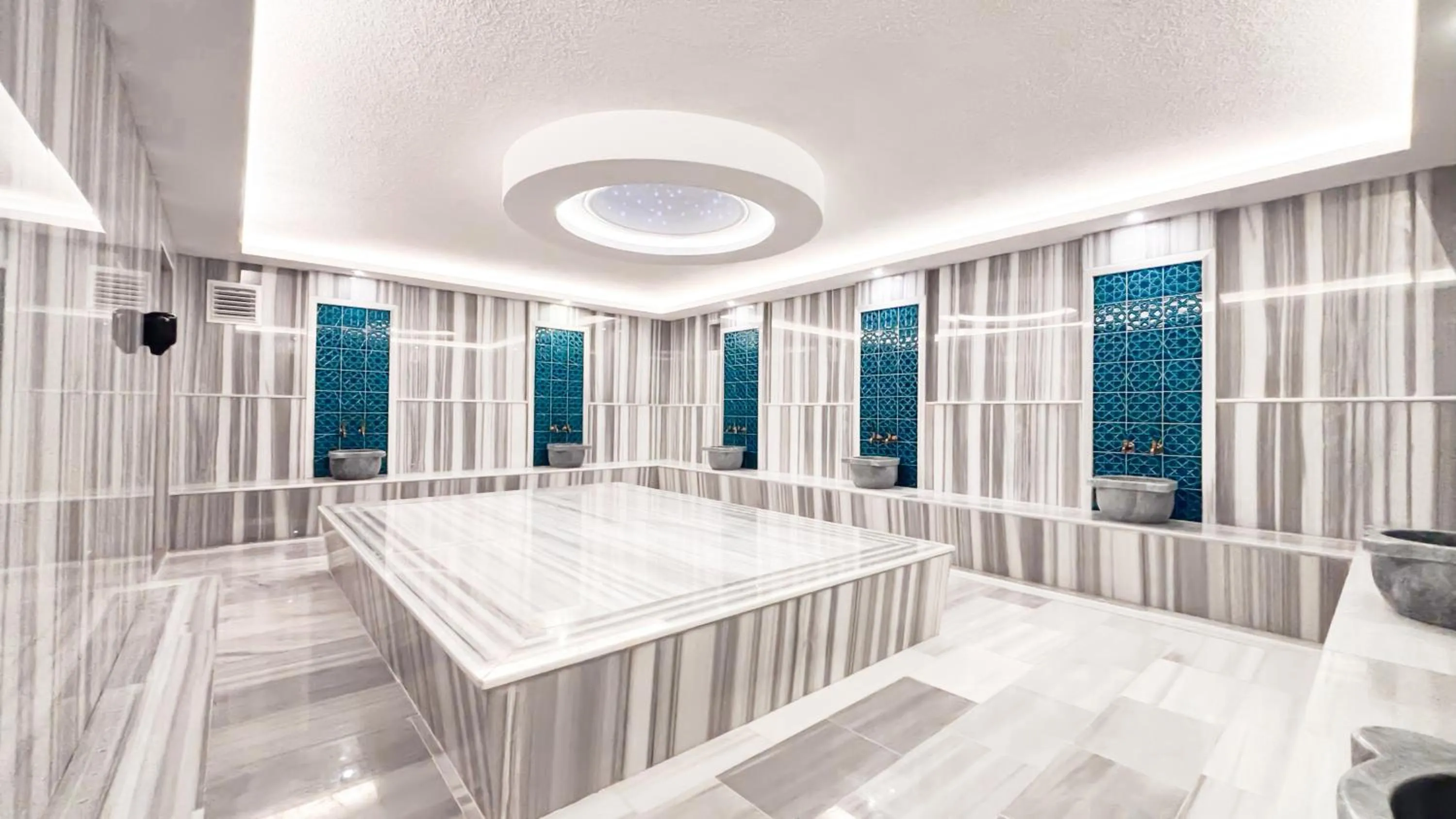 Public Bath in ivy Hotel Spa