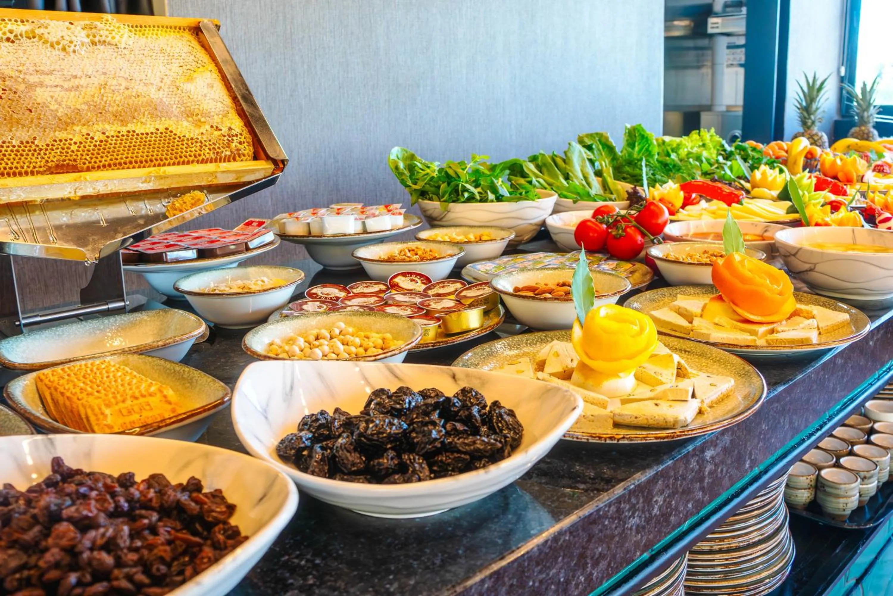 Food and drinks in ivy Hotel Spa