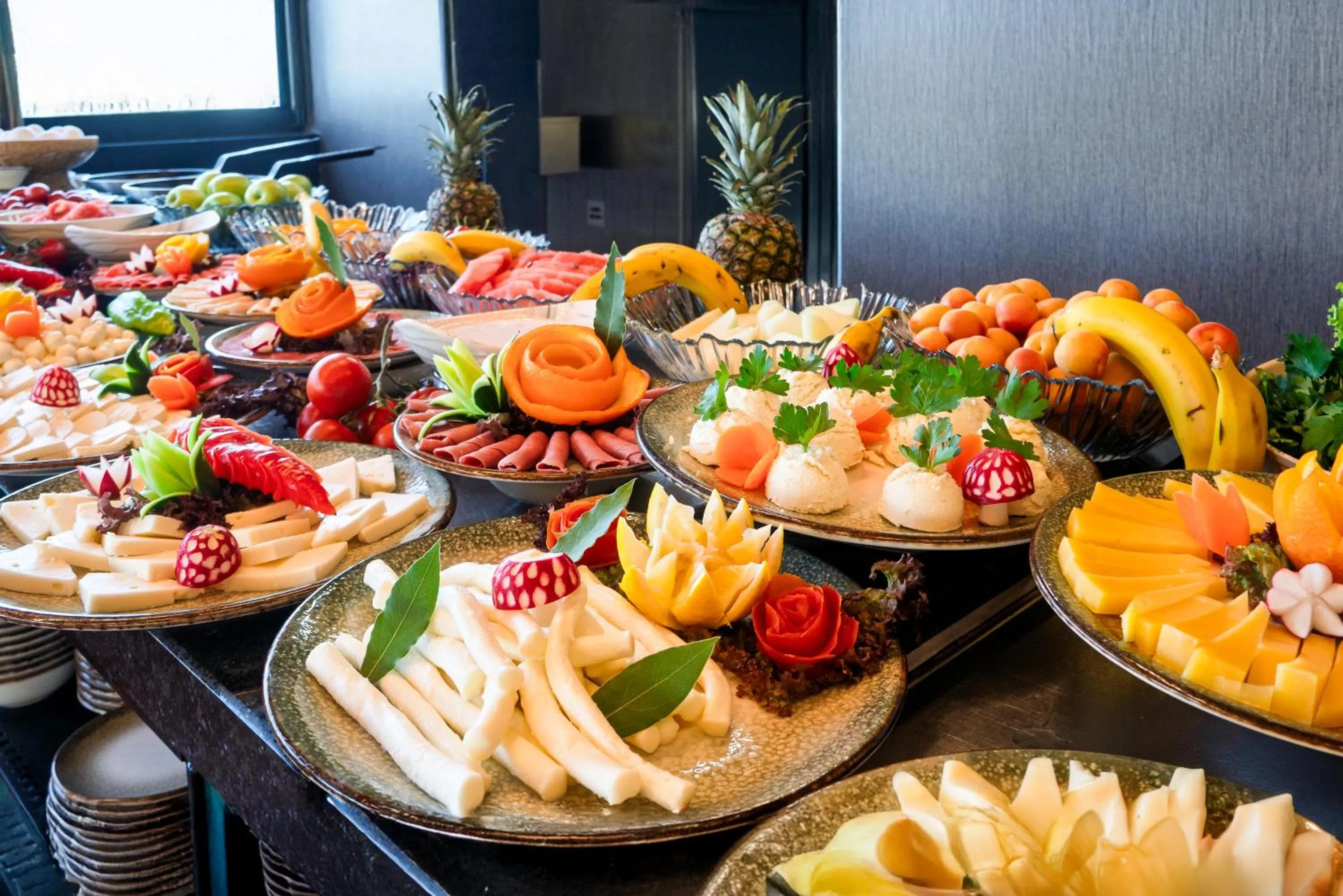 Food and drinks in ivy Hotel Spa