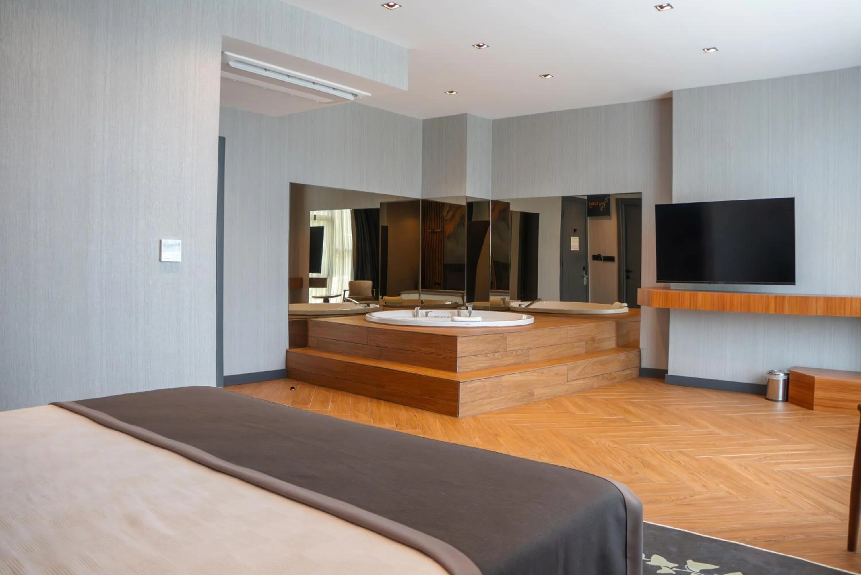 Photo of the whole room, Bed in ivy Hotel Spa