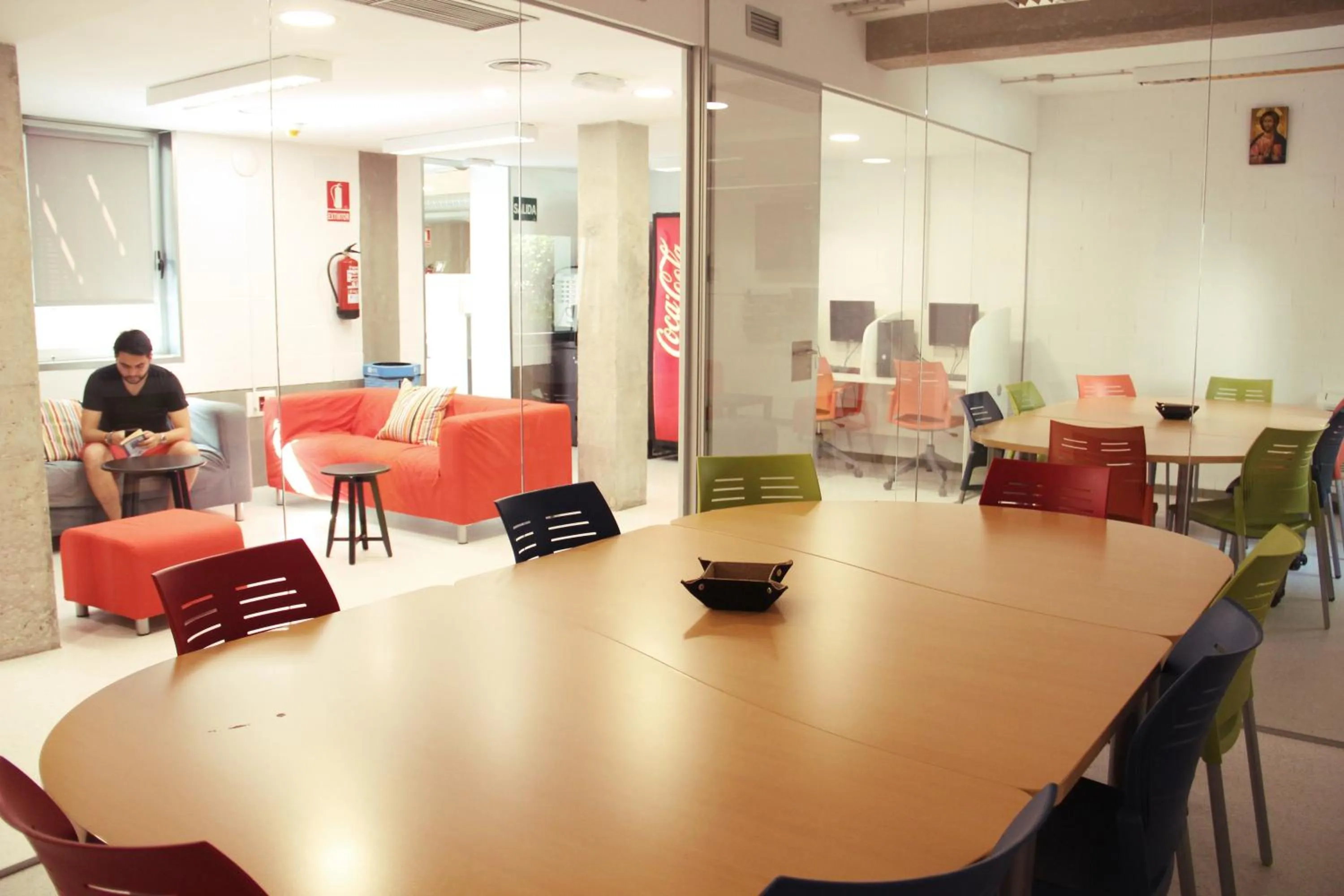 Meeting/conference room in Scout Madrid Hostel