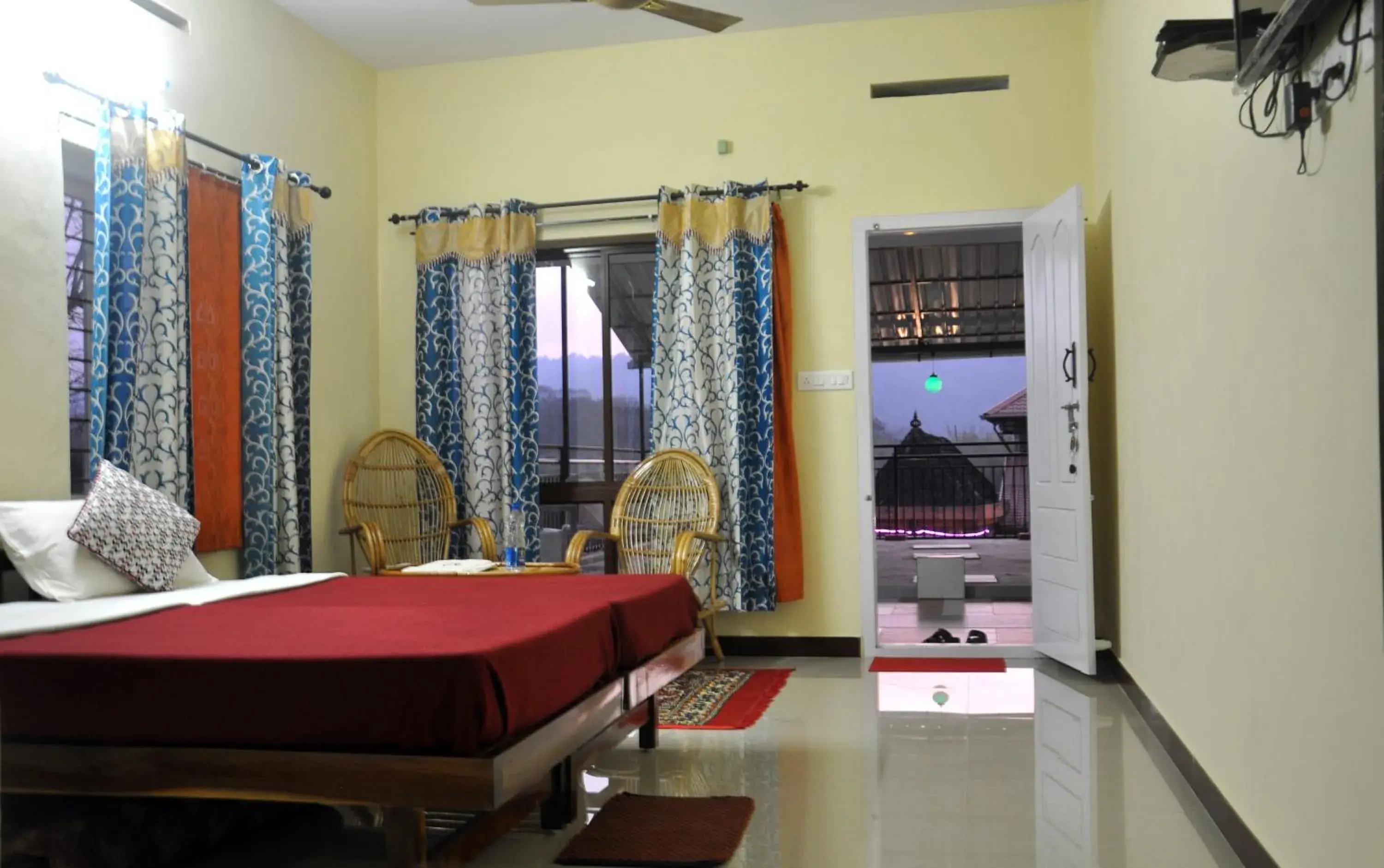 Large Double or Twin Room with Mountain View in Quadriya Palace Large Double or Twin Room with Mountain View in Quadriya Palace