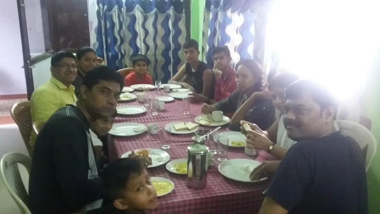 Restaurant/places to eat in Quadriya Palace