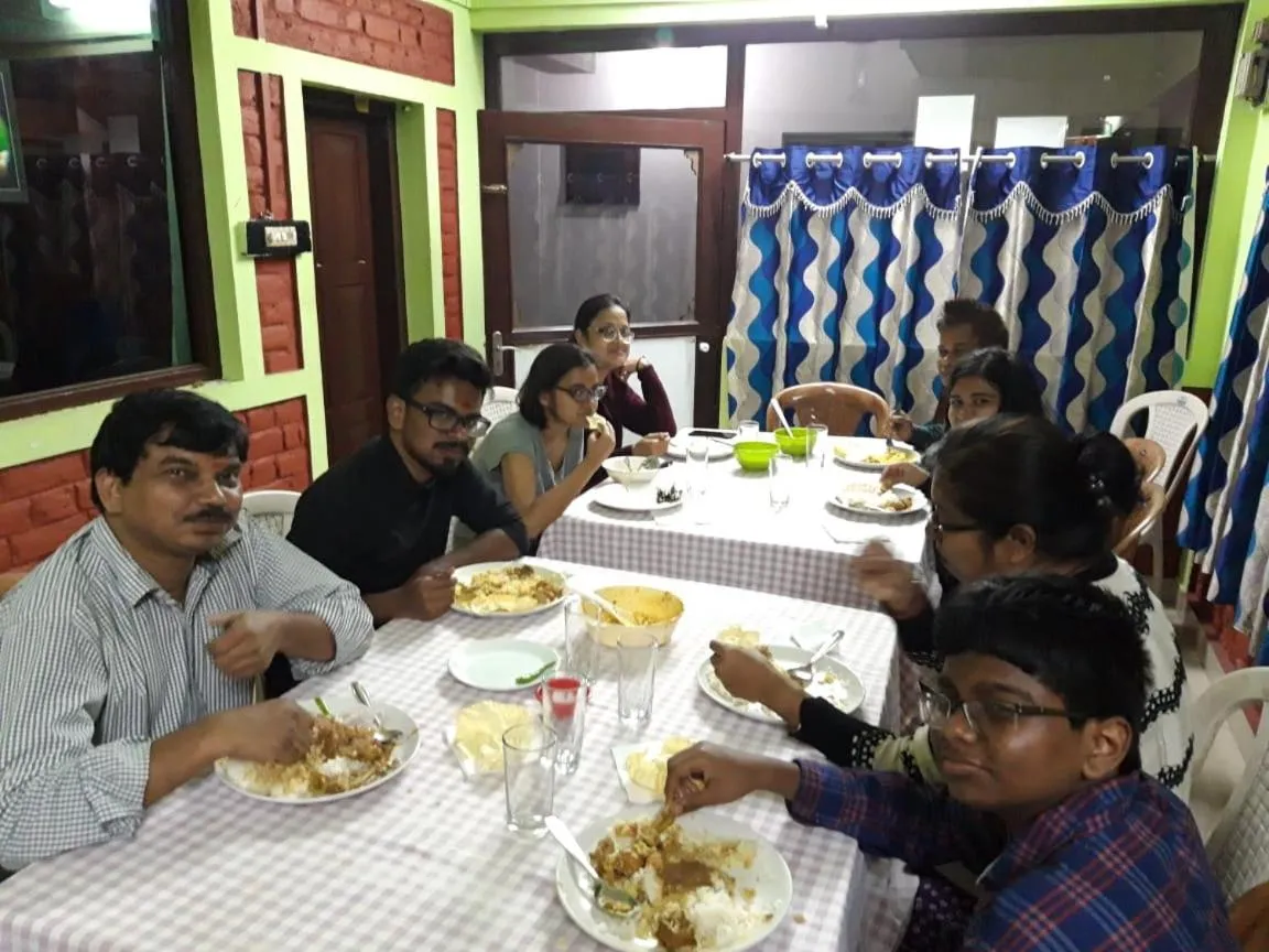 Restaurant/places to eat in Quadriya Palace