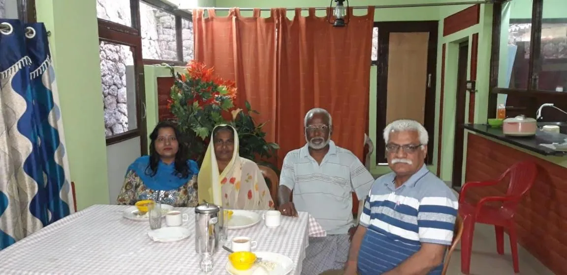 Restaurant/places to eat in Quadriya Palace