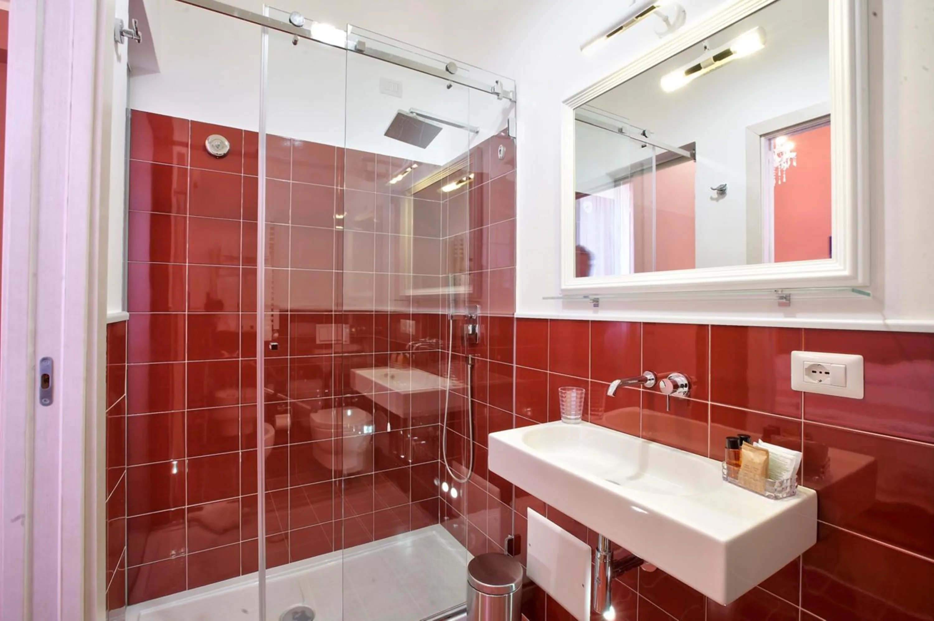 Shower in B&B Del Corso