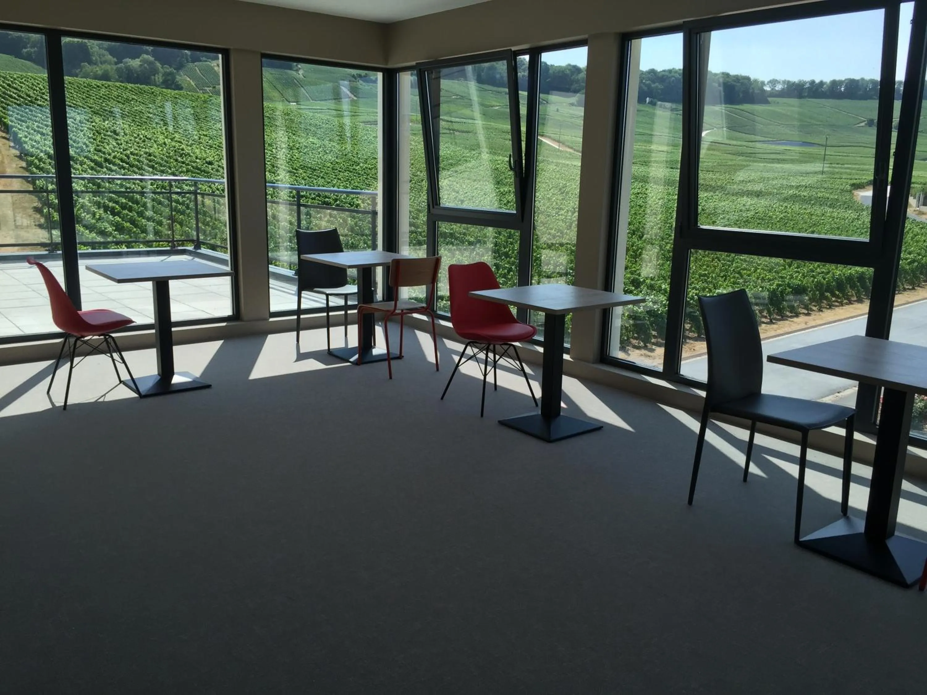 Restaurant/places to eat in Dans les Vignes