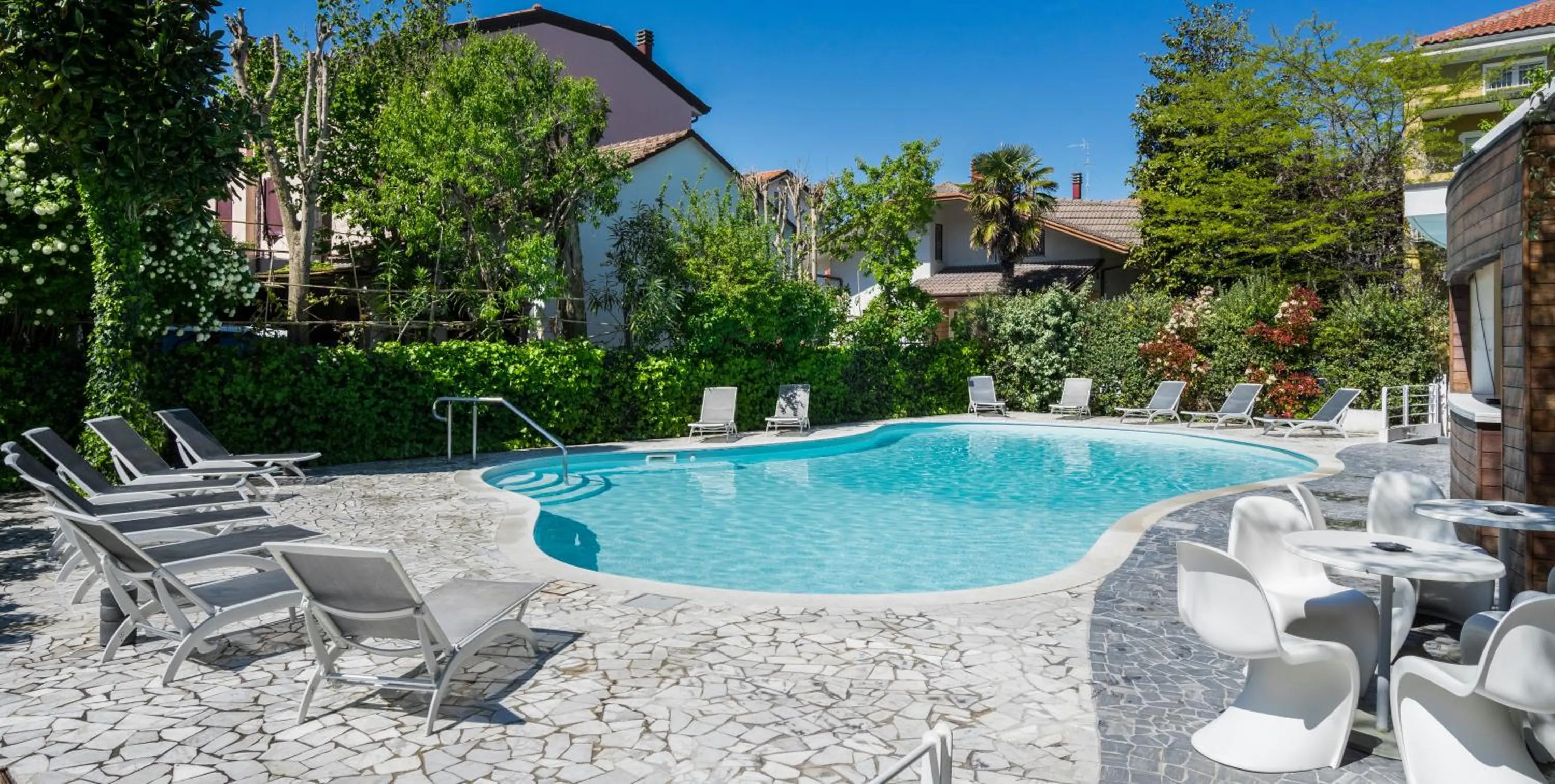 Swimming pool in Hotel Buona fortuna