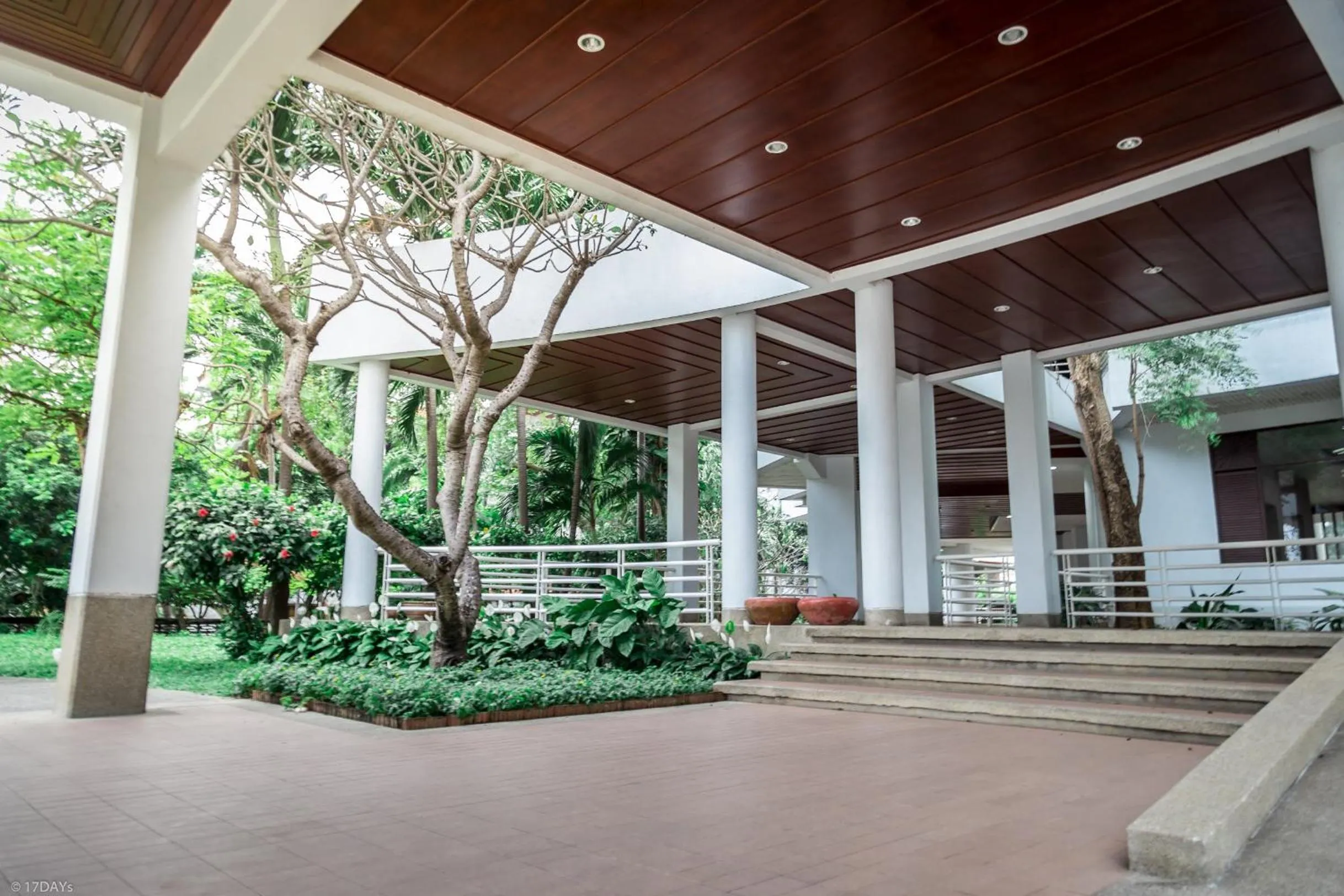 Sandy Beach Condo 17D