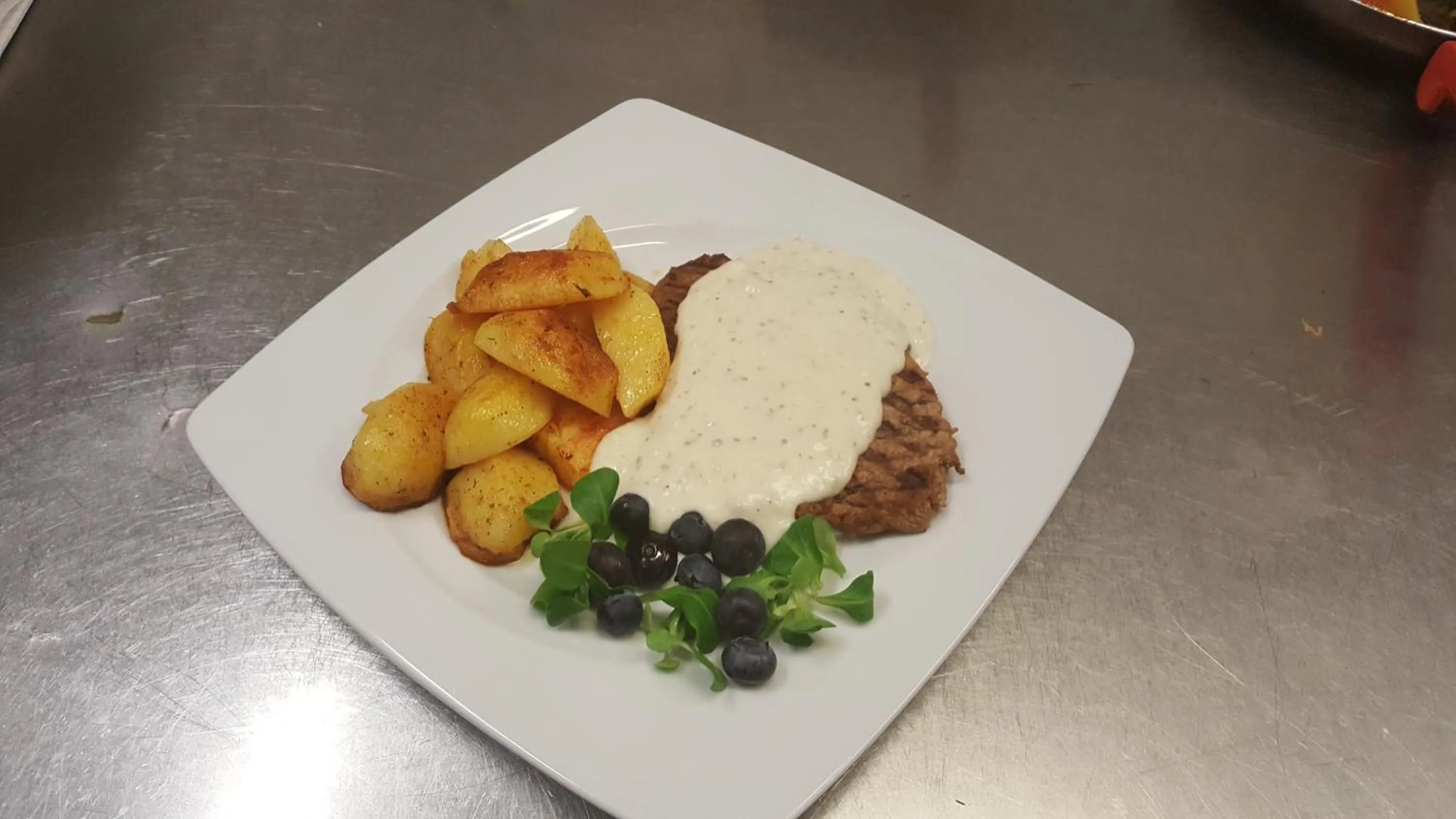 Restaurant/places to eat in Hotel Restauracja Pustelnik