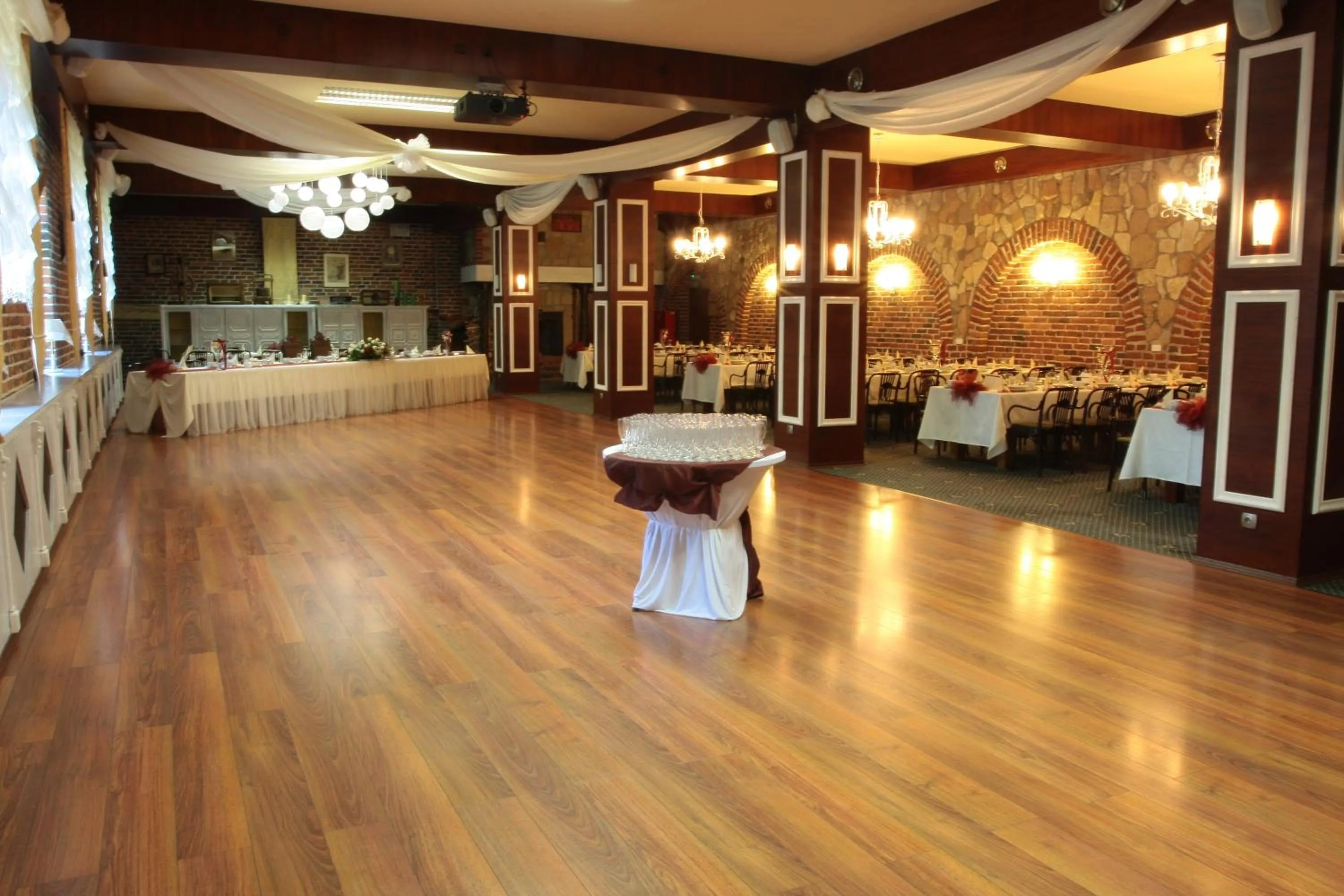 Restaurant/places to eat in Hotel Restauracja Pustelnik