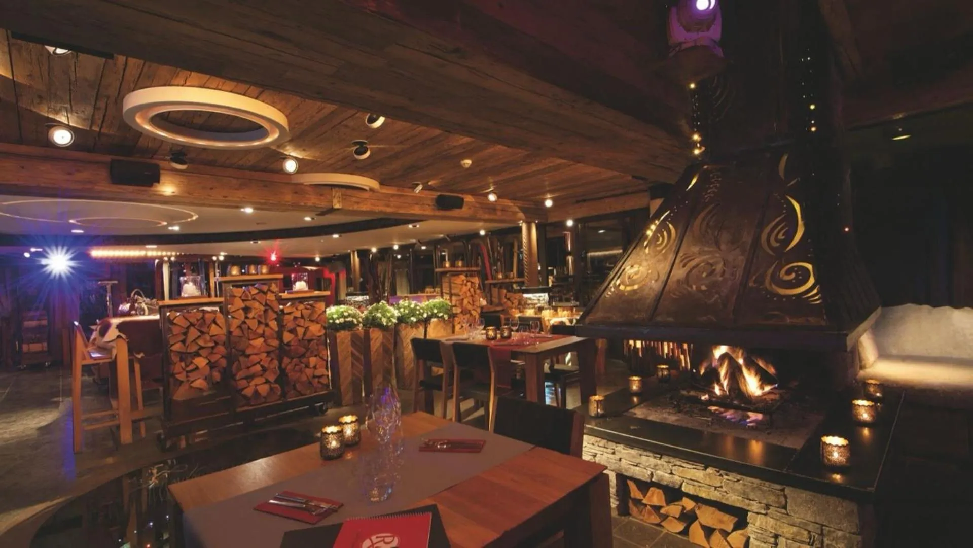 Restaurant/places to eat in Les Rhodos