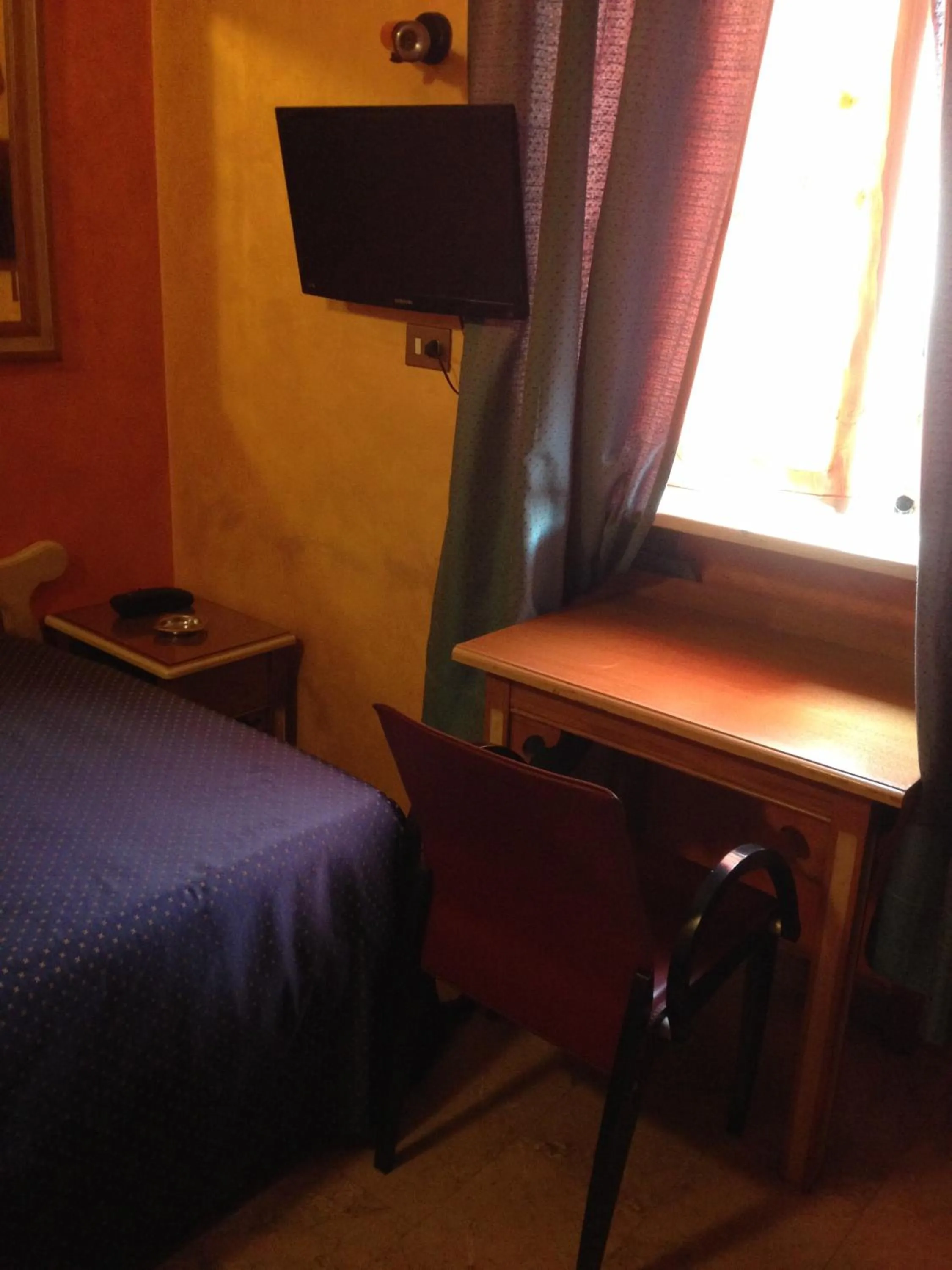 TV and multimedia, Bed in Hotel Rey